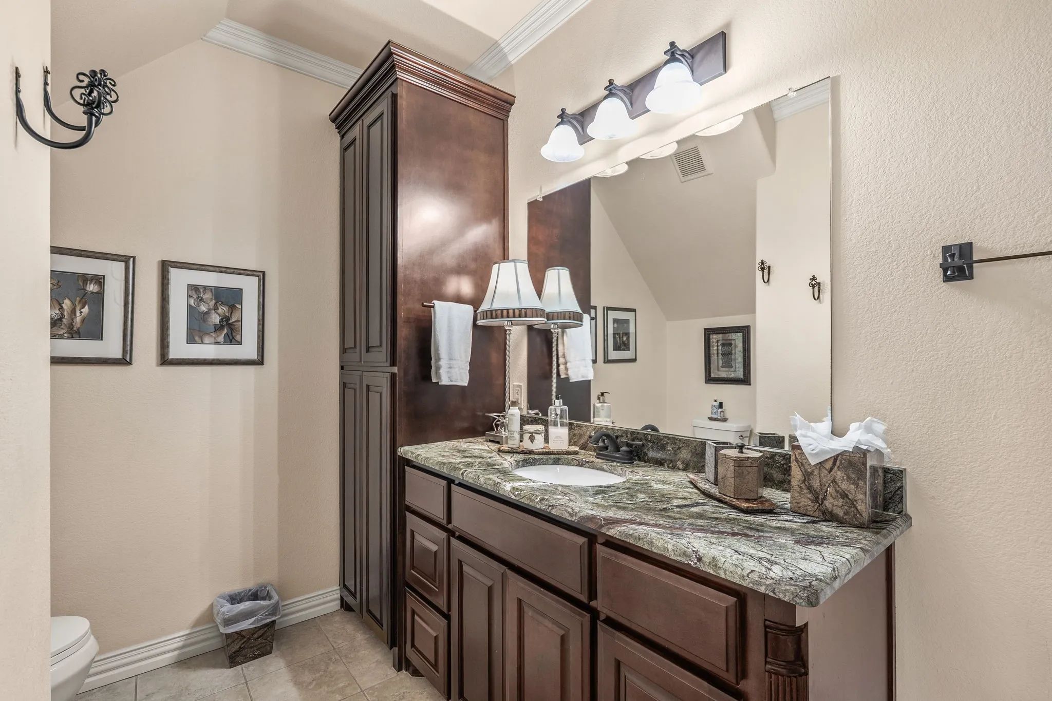 Single Family Residence For Sale in Grayson County , 700 Coffee Circle, Pottsboro, Texas 75076, 4 Bedroom, 4 Bathroom, 3 Garage spaces, 3,374 Sqft, built in 2007, mls#21378020, Real Estate Agent in Pottsboro, Homes For Sale in Grayson county, Homes For Sale in Pottsboro, Realtor in Pottsboro Texas, Real Estate Brokerage Independent Realty Texas, Luminita Cordes Realtor