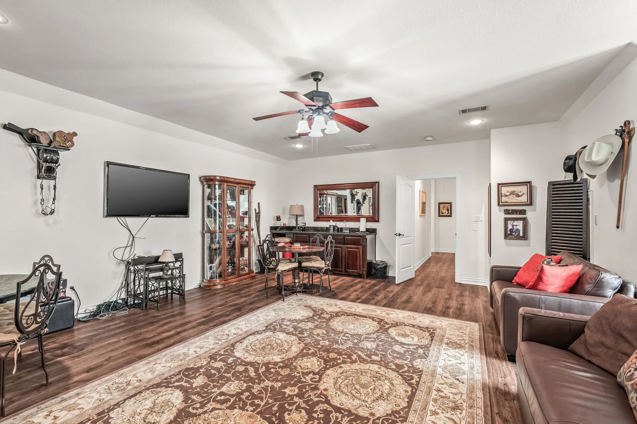 Single Family Residence For Sale in Grayson County , 700 Coffee Circle, Pottsboro, Texas 75076, 4 Bedroom, 4 Bathroom, 3 Garage spaces, 3,374 Sqft, built in 2007, mls#21378020, Real Estate Agent in Pottsboro, Homes For Sale in Grayson county, Homes For Sale in Pottsboro, Realtor in Pottsboro Texas, Real Estate Brokerage Independent Realty Texas, Luminita Cordes Realtor