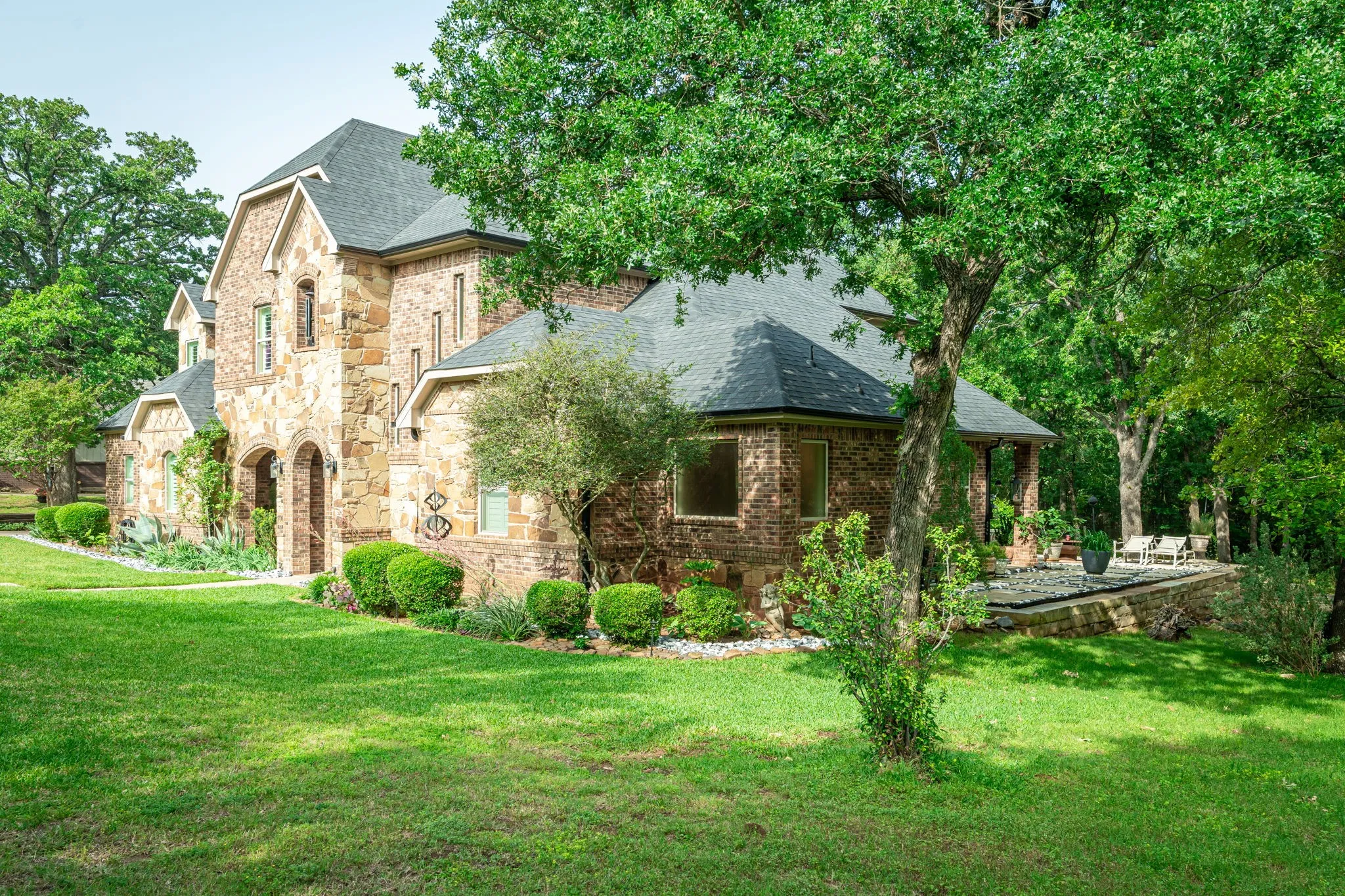 Single Family Residence For Sale in Grayson County , 700 Coffee Circle, Pottsboro, Texas 75076, 4 Bedroom, 4 Bathroom, 3 Garage spaces, 3,374 Sqft, built in 2007, mls#21378020, Real Estate Agent in Pottsboro, Homes For Sale in Grayson county, Homes For Sale in Pottsboro, Realtor in Pottsboro Texas, Real Estate Brokerage Independent Realty Texas, Luminita Cordes Realtor