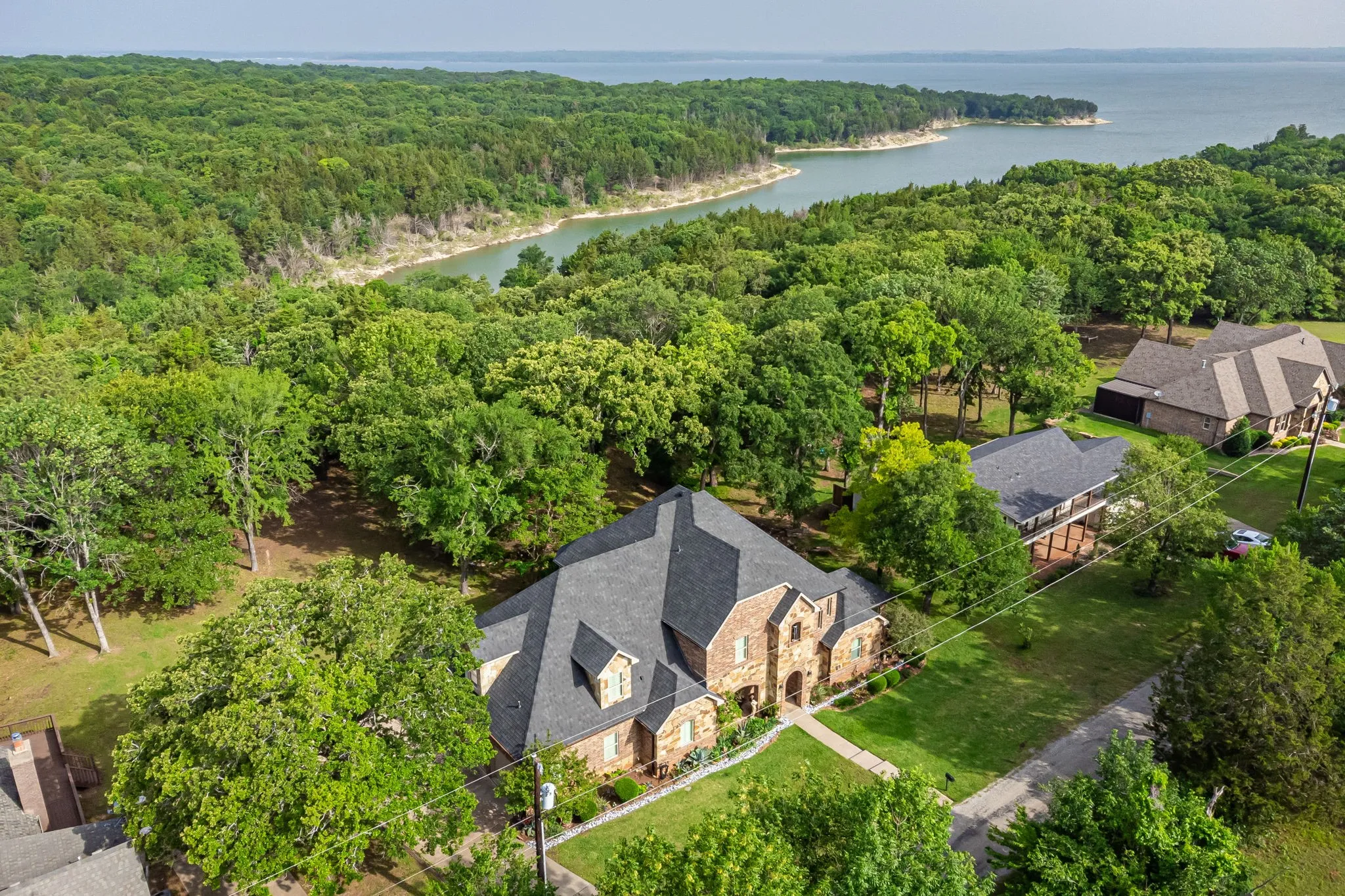 Single Family Residence For Sale in Grayson County , 700 Coffee Circle, Pottsboro, Texas 75076, 4 Bedroom, 4 Bathroom, 3 Garage spaces, 3,374 Sqft, built in 2007, mls#21378020, Real Estate Agent in Pottsboro, Homes For Sale in Grayson county, Homes For Sale in Pottsboro, Realtor in Pottsboro Texas, Real Estate Brokerage Independent Realty Texas, Luminita Cordes Realtor