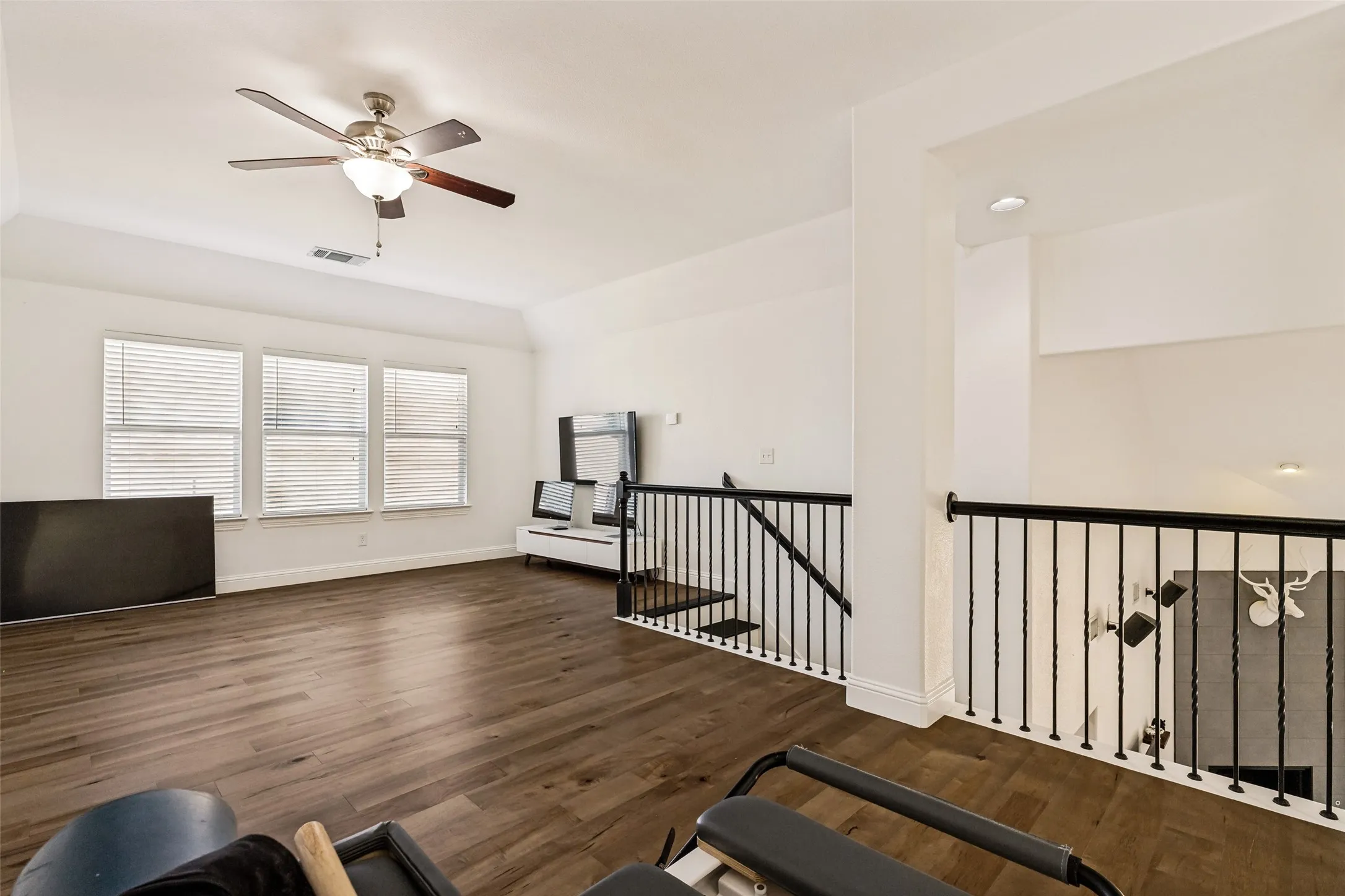 Single Family Residence For Sale in Collin County , 9564 Lance Drive, Frisco, Texas 75035, 3 Bedroom, 2 Bathroom, 2 Garage spaces, 2,405 Sqft, built in 2011, mls#21381337, Real Estate Agent in Frisco, Homes For Sale in Collin county, Homes For Sale in Frisco, Realtor in Frisco Texas, Real Estate Brokerage Independent Realty Texas, Luminita Cordes Realtor