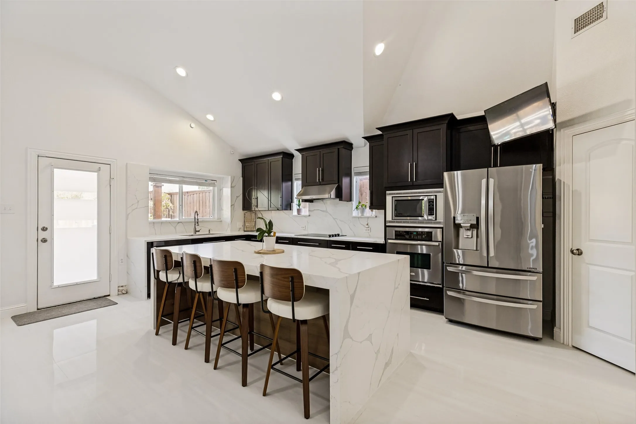 Single Family Residence For Sale in Collin County , 9564 Lance Drive, Frisco, Texas 75035, 3 Bedroom, 2 Bathroom, 2 Garage spaces, 2,405 Sqft, built in 2011, mls#21381337, Real Estate Agent in Frisco, Homes For Sale in Collin county, Homes For Sale in Frisco, Realtor in Frisco Texas, Real Estate Brokerage Independent Realty Texas, Luminita Cordes Realtor