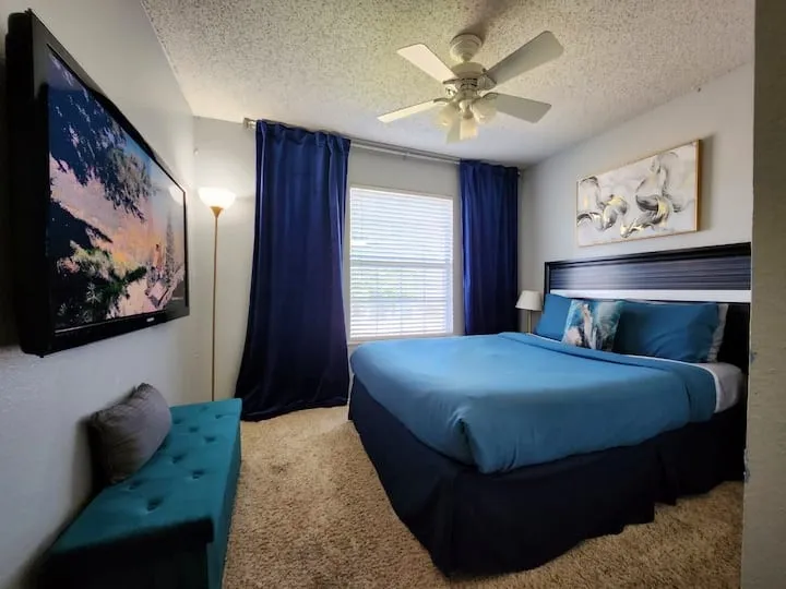 Ceiling fan with light fixture, window with blinds, and carpeted flooring