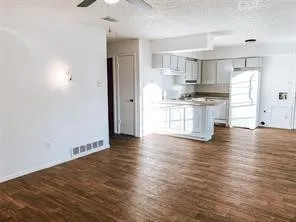 Duplex For Rent in Tarrant County , 917 Cody Court, River Oaks, Texas 76114, 2 Bedroom, 1 Bathroom, Garage spaces, 780 Sqft, built in 1973, mls#21381384, Real Estate Agent in River Oaks, Homes For Rent in Tarrant county, Homes For Rent in River Oaks, Realtor in River Oaks Texas, Real Estate Brokerage Independent Realty Texas, Luminita Cordes Realtor