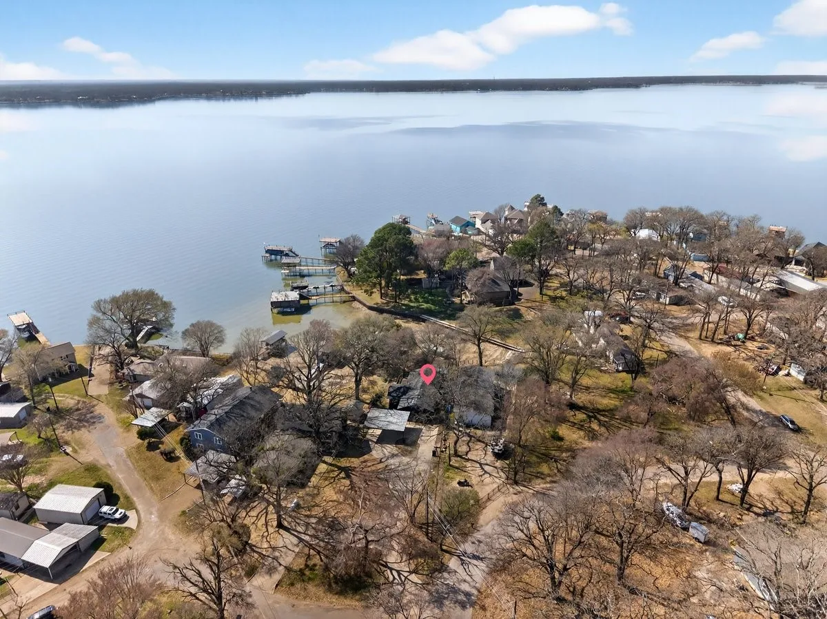 Manufactured Home For Sale in Henderson County , 107 Lakewood Drive, Mabank, Texas 75156, 4 Bedroom, 2 Bathroom, Garage spaces, 1,440 Sqft, built in 1976, mls#21381383, Real Estate Agent in Mabank, Homes For Sale in Henderson county, Homes For Sale in Mabank, Realtor in Mabank Texas, Real Estate Brokerage Independent Realty Texas, Luminita Cordes Realtor