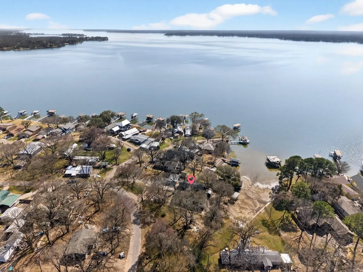 Manufactured Home For Sale in Henderson County , 107 Lakewood Drive, Mabank, Texas 75156, 4 Bedroom, 2 Bathroom, Garage spaces, 1,440 Sqft, built in 1976, mls#21381383, Real Estate Agent in Mabank, Homes For Sale in Henderson county, Homes For Sale in Mabank, Realtor in Mabank Texas, Real Estate Brokerage Independent Realty Texas, Luminita Cordes Realtor