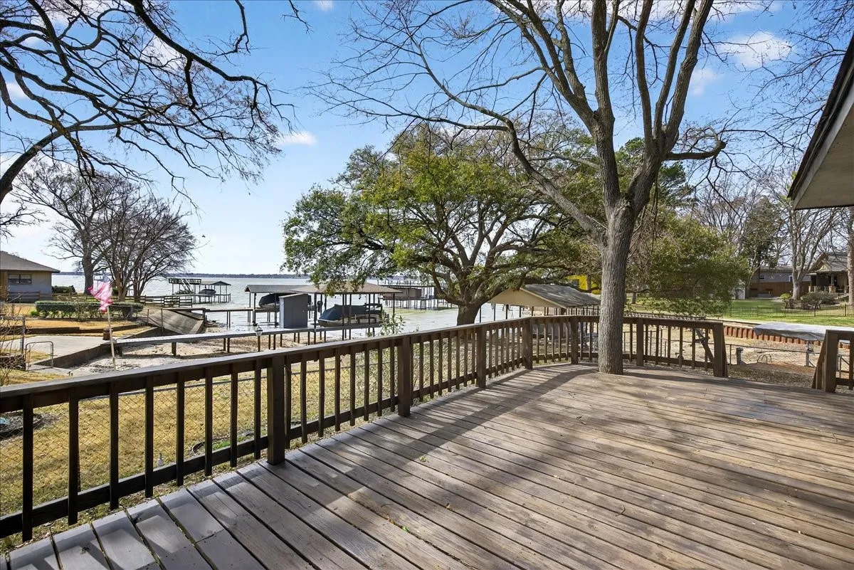Manufactured Home For Sale in Henderson County , 107 Lakewood Drive, Mabank, Texas 75156, 4 Bedroom, 2 Bathroom, Garage spaces, 1,440 Sqft, built in 1976, mls#21381383, Real Estate Agent in Mabank, Homes For Sale in Henderson county, Homes For Sale in Mabank, Realtor in Mabank Texas, Real Estate Brokerage Independent Realty Texas, Luminita Cordes Realtor