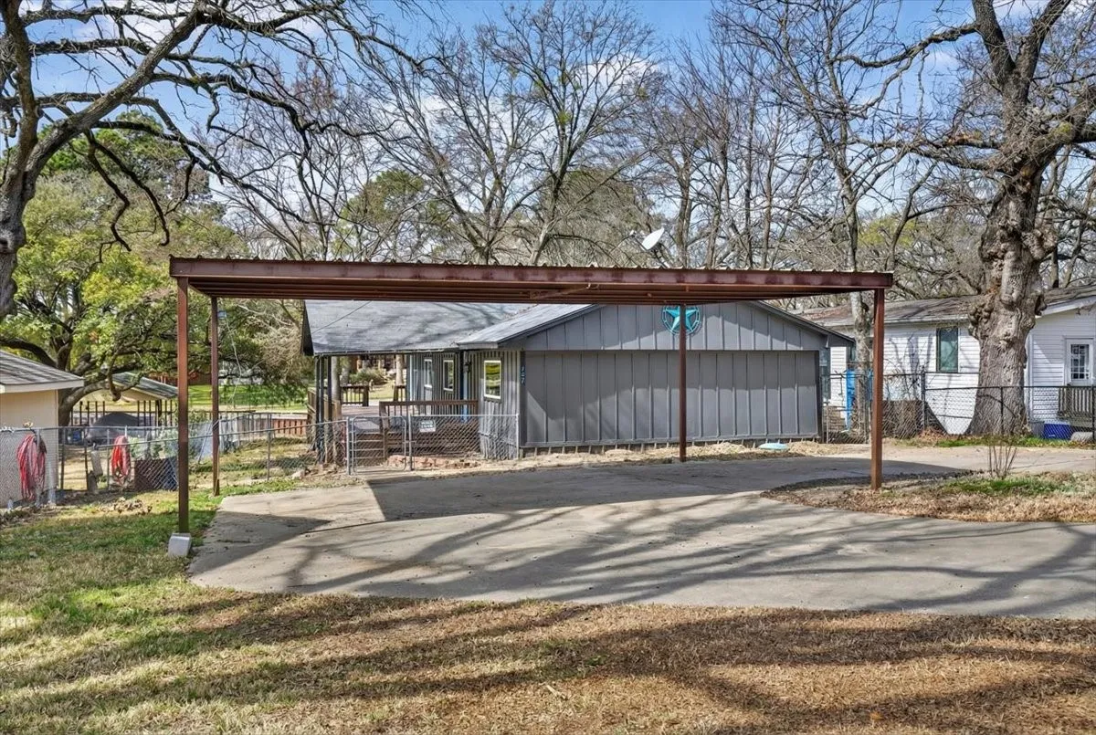 Carport- 2 parking spaces