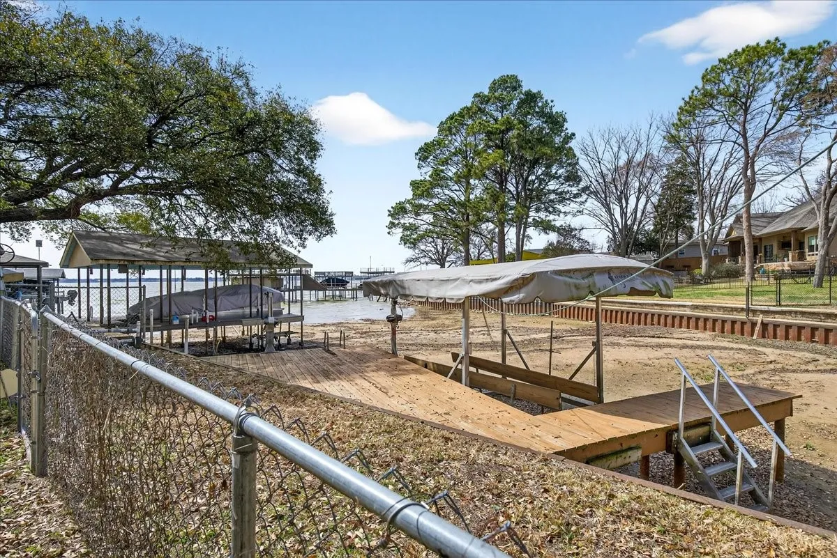 Manufactured Home For Sale in Henderson County , 107 Lakewood Drive, Mabank, Texas 75156, 4 Bedroom, 2 Bathroom, Garage spaces, 1,440 Sqft, built in 1976, mls#21381383, Real Estate Agent in Mabank, Homes For Sale in Henderson county, Homes For Sale in Mabank, Realtor in Mabank Texas, Real Estate Brokerage Independent Realty Texas, Luminita Cordes Realtor