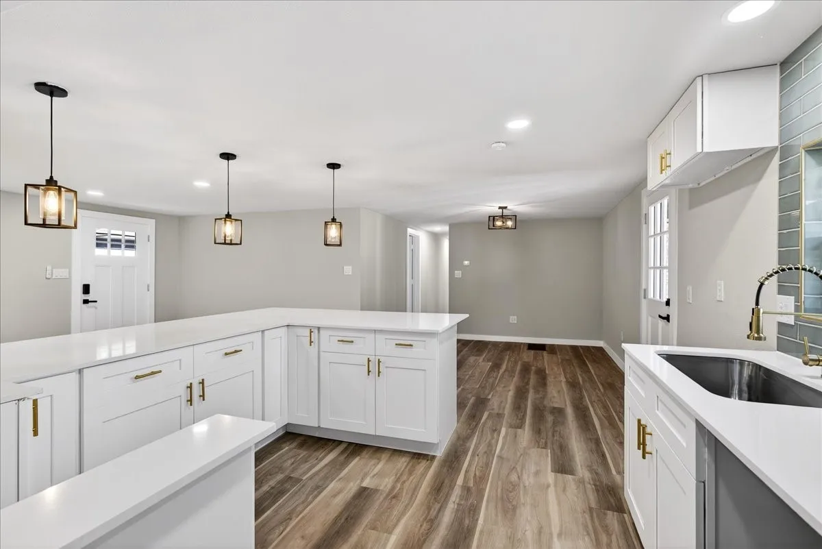 Manufactured Home For Sale in Henderson County , 107 Lakewood Drive, Mabank, Texas 75156, 4 Bedroom, 2 Bathroom, Garage spaces, 1,440 Sqft, built in 1976, mls#21381383, Real Estate Agent in Mabank, Homes For Sale in Henderson county, Homes For Sale in Mabank, Realtor in Mabank Texas, Real Estate Brokerage Independent Realty Texas, Luminita Cordes Realtor