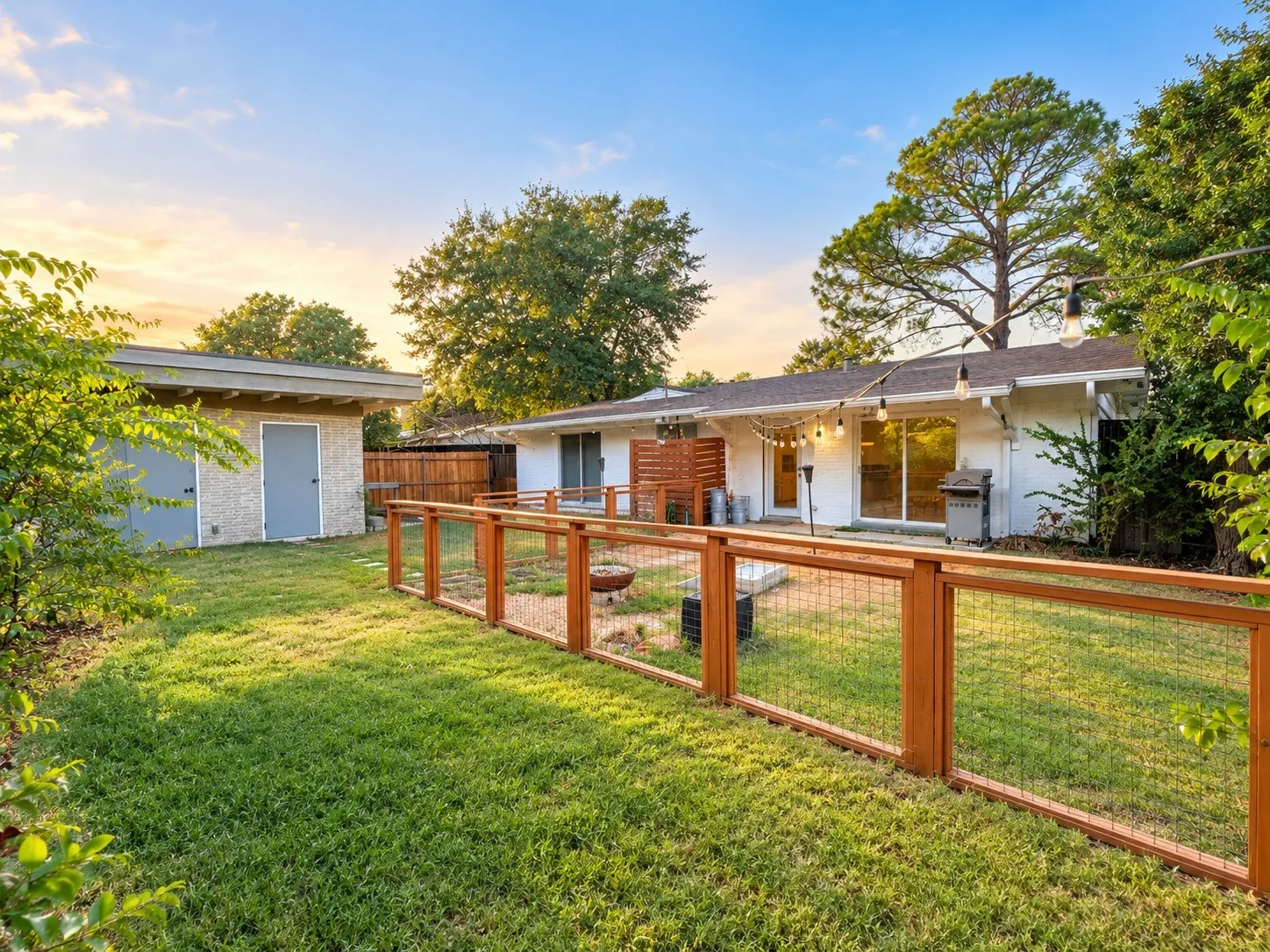 Single Family Residence For Sale in Dallas County , 3038 Talisman Drive, Dallas, Texas 75229, 3 Bedroom, 2 Bathroom, Garage spaces, 2,088 Sqft, built in 1959, mls#21378694, Real Estate Agent in Dallas, Homes For Sale in Dallas county, Homes For Sale in Dallas, Realtor in Dallas Texas, Real Estate Brokerage Independent Realty Texas, Luminita Cordes Realtor