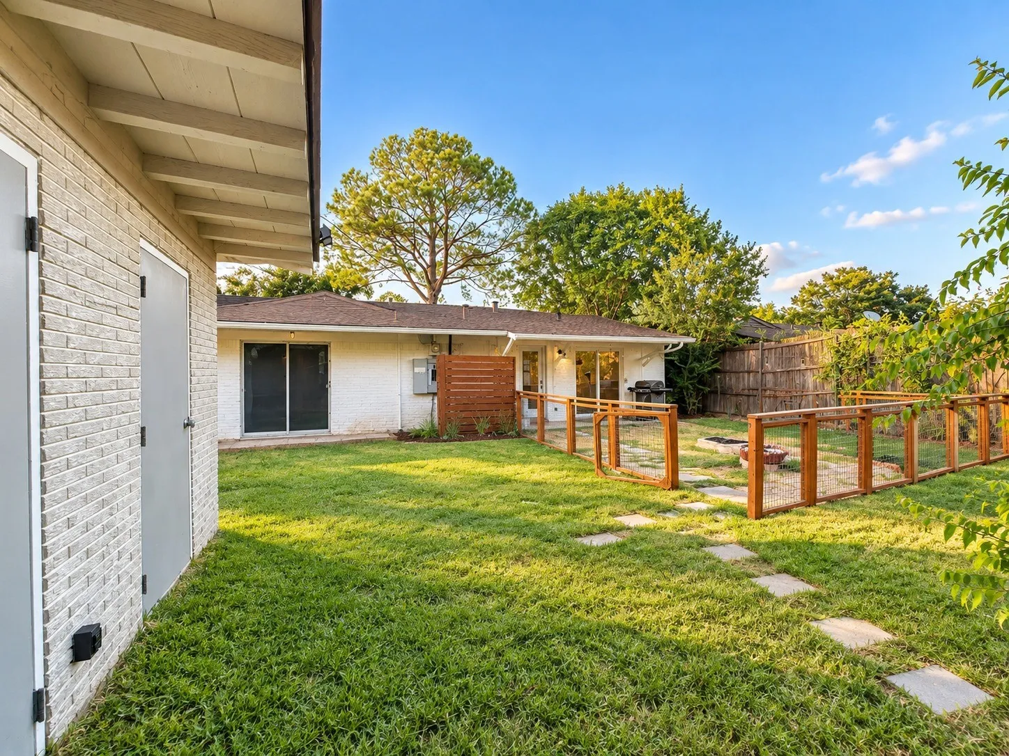 Single Family Residence For Sale in Dallas County , 3038 Talisman Drive, Dallas, Texas 75229, 3 Bedroom, 2 Bathroom, Garage spaces, 2,088 Sqft, built in 1959, mls#21378694, Real Estate Agent in Dallas, Homes For Sale in Dallas county, Homes For Sale in Dallas, Realtor in Dallas Texas, Real Estate Brokerage Independent Realty Texas, Luminita Cordes Realtor