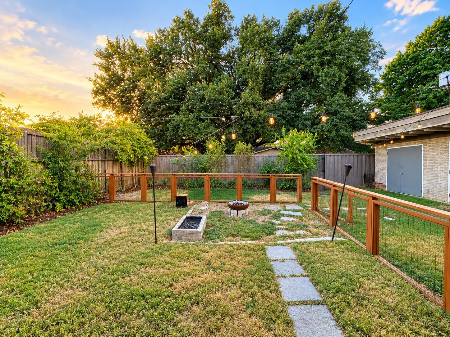 Single Family Residence For Sale in Dallas County , 3038 Talisman Drive, Dallas, Texas 75229, 3 Bedroom, 2 Bathroom, Garage spaces, 2,088 Sqft, built in 1959, mls#21378694, Real Estate Agent in Dallas, Homes For Sale in Dallas county, Homes For Sale in Dallas, Realtor in Dallas Texas, Real Estate Brokerage Independent Realty Texas, Luminita Cordes Realtor