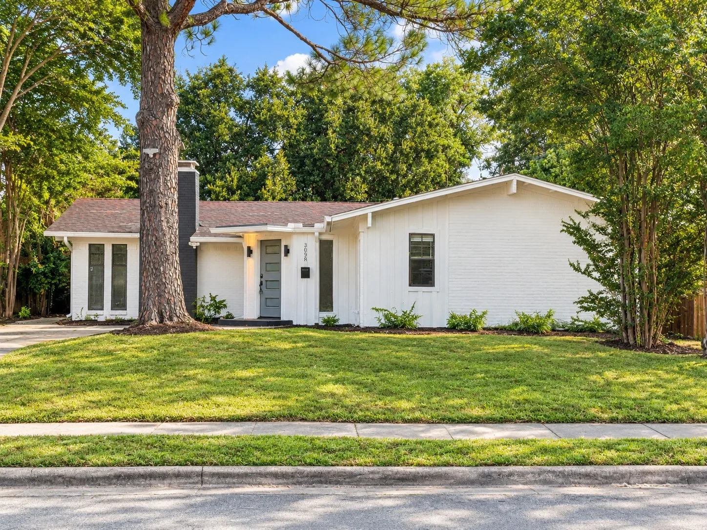 Single Family Residence For Sale in Dallas County , 3038 Talisman Drive, Dallas, Texas 75229, 3 Bedroom, 2 Bathroom, Garage spaces, 2,088 Sqft, built in 1959, mls#21378694, Real Estate Agent in Dallas, Homes For Sale in Dallas county, Homes For Sale in Dallas, Realtor in Dallas Texas, Real Estate Brokerage Independent Realty Texas, Luminita Cordes Realtor