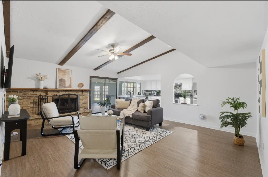 Single Family Residence For Sale in Denton County , 2213 Proctor Drive, Carrollton, Texas 75007, 3 Bedroom, 2 Bathroom, 2 Garage spaces, 2,831 Sqft, built in 1978, mls#21381387, Real Estate Agent in Carrollton, Homes For Sale in Denton county, Homes For Sale in Carrollton, Realtor in Carrollton Texas, Real Estate Brokerage Independent Realty Texas, Luminita Cordes Realtor