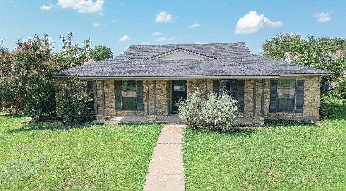 Single Family Residence For Sale in Denton County , 2213 Proctor Drive, Carrollton, Texas 75007, 3 Bedroom, 2 Bathroom, 2 Garage spaces, 2,831 Sqft, built in 1978, mls#21381387, Real Estate Agent in Carrollton, Homes For Sale in Denton county, Homes For Sale in Carrollton, Realtor in Carrollton Texas, Real Estate Brokerage Independent Realty Texas, Luminita Cordes Realtor