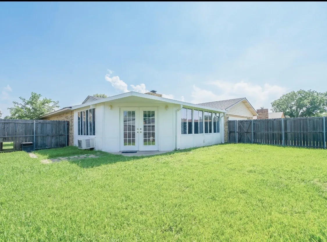 Single Family Residence For Sale in Denton County , 2213 Proctor Drive, Carrollton, Texas 75007, 3 Bedroom, 2 Bathroom, 2 Garage spaces, 2,831 Sqft, built in 1978, mls#21381387, Real Estate Agent in Carrollton, Homes For Sale in Denton county, Homes For Sale in Carrollton, Realtor in Carrollton Texas, Real Estate Brokerage Independent Realty Texas, Luminita Cordes Realtor