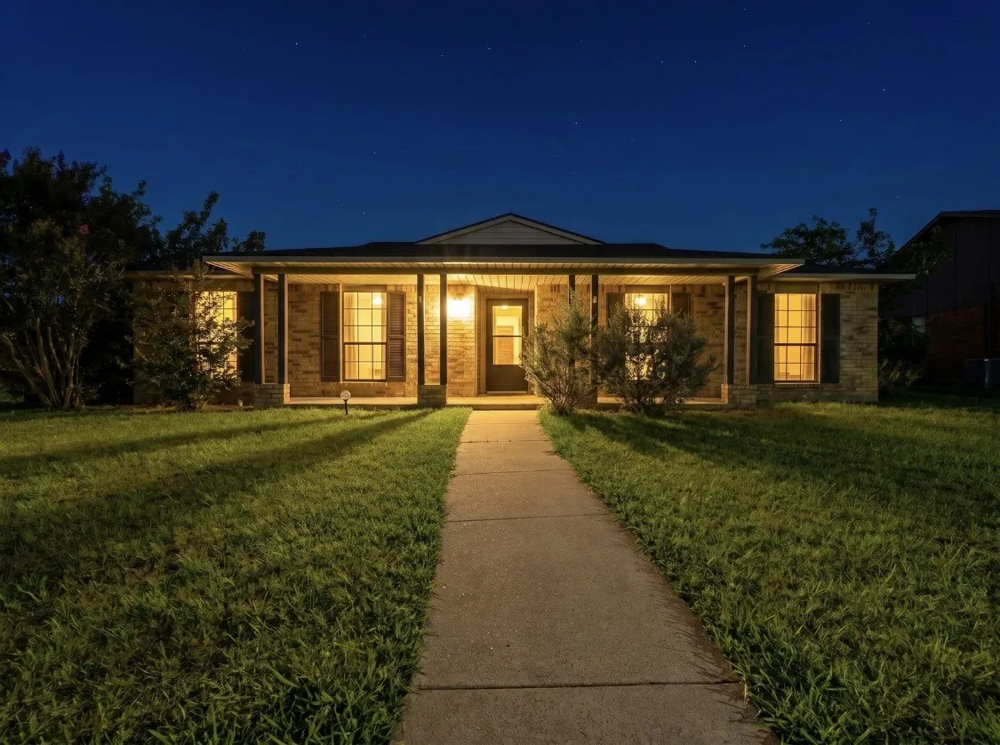 Single Family Residence For Sale in Denton County , 2213 Proctor Drive, Carrollton, Texas 75007, 3 Bedroom, 2 Bathroom, 2 Garage spaces, 2,831 Sqft, built in 1978, mls#21381387, Real Estate Agent in Carrollton, Homes For Sale in Denton county, Homes For Sale in Carrollton, Realtor in Carrollton Texas, Real Estate Brokerage Independent Realty Texas, Luminita Cordes Realtor