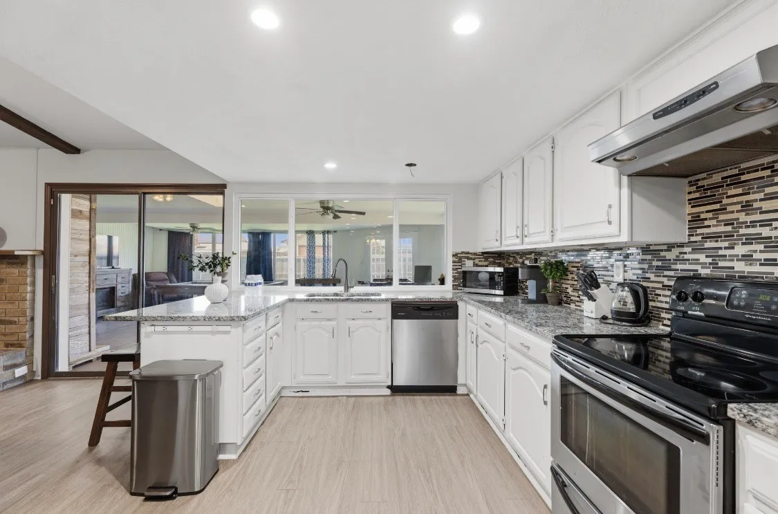 Single Family Residence For Sale in Denton County , 2213 Proctor Drive, Carrollton, Texas 75007, 3 Bedroom, 2 Bathroom, 2 Garage spaces, 2,831 Sqft, built in 1978, mls#21381387, Real Estate Agent in Carrollton, Homes For Sale in Denton county, Homes For Sale in Carrollton, Realtor in Carrollton Texas, Real Estate Brokerage Independent Realty Texas, Luminita Cordes Realtor