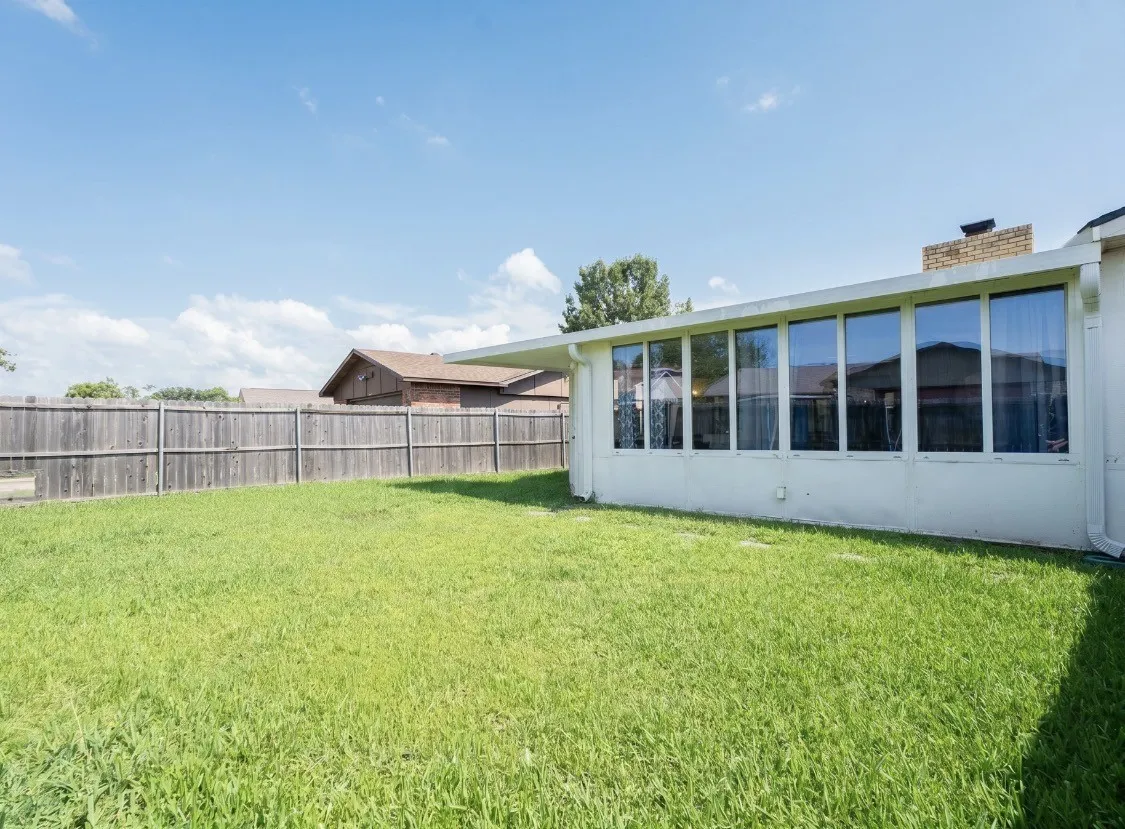 Single Family Residence For Sale in Denton County , 2213 Proctor Drive, Carrollton, Texas 75007, 3 Bedroom, 2 Bathroom, 2 Garage spaces, 2,831 Sqft, built in 1978, mls#21381387, Real Estate Agent in Carrollton, Homes For Sale in Denton county, Homes For Sale in Carrollton, Realtor in Carrollton Texas, Real Estate Brokerage Independent Realty Texas, Luminita Cordes Realtor