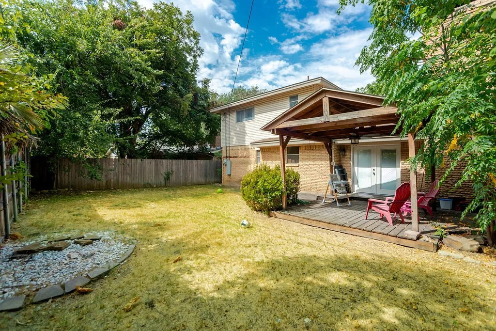 Single Family Residence For Rent in Dallas County , 2416 Summer Place Drive, Irving, Texas 75062, 3 Bedroom, 2 Bathroom, 2 Garage spaces, 1,796 Sqft, built in 1964, mls#21381389, Real Estate Agent in Irving, Homes For Rent in Dallas county, Homes For Rent in Irving, Realtor in Irving Texas, Real Estate Brokerage Independent Realty Texas, Luminita Cordes Realtor