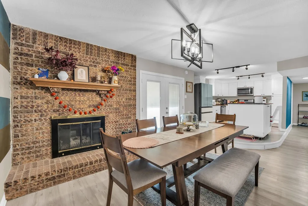 Single Family Residence For Rent in Dallas County , 2416 Summer Place Drive, Irving, Texas 75062, 3 Bedroom, 2 Bathroom, 2 Garage spaces, 1,796 Sqft, built in 1964, mls#21381389, Real Estate Agent in Irving, Homes For Rent in Dallas county, Homes For Rent in Irving, Realtor in Irving Texas, Real Estate Brokerage Independent Realty Texas, Luminita Cordes Realtor