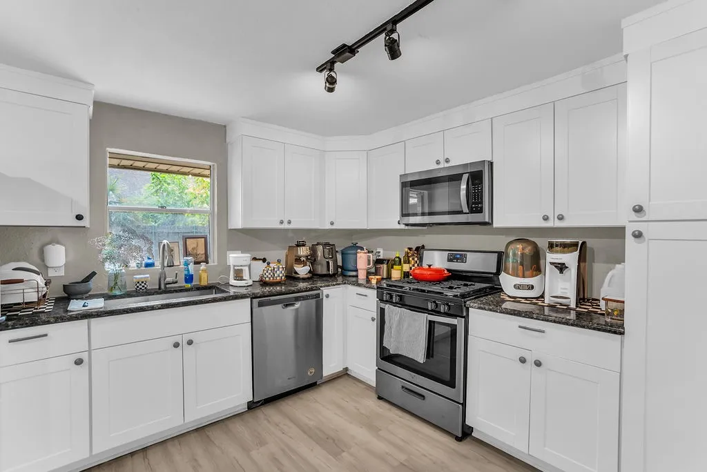 Single Family Residence For Rent in Dallas County , 2416 Summer Place Drive, Irving, Texas 75062, 3 Bedroom, 2 Bathroom, 2 Garage spaces, 1,796 Sqft, built in 1964, mls#21381389, Real Estate Agent in Irving, Homes For Rent in Dallas county, Homes For Rent in Irving, Realtor in Irving Texas, Real Estate Brokerage Independent Realty Texas, Luminita Cordes Realtor