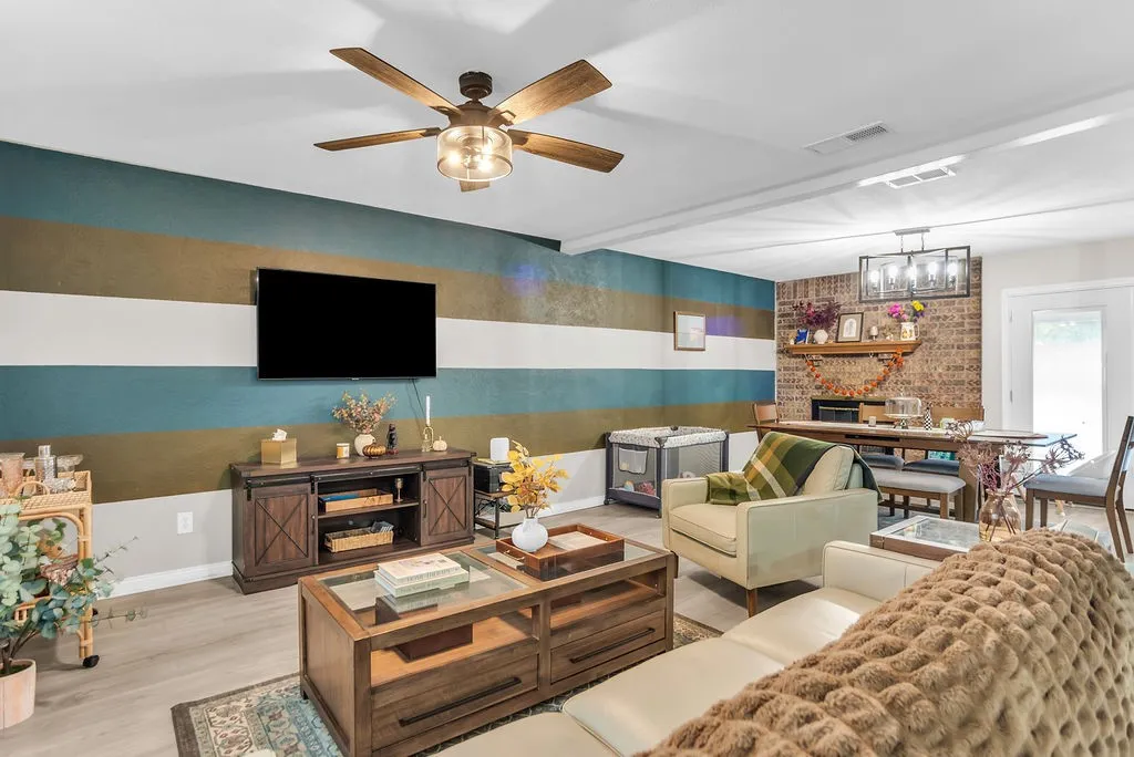 Single Family Residence For Rent in Dallas County , 2416 Summer Place Drive, Irving, Texas 75062, 3 Bedroom, 2 Bathroom, 2 Garage spaces, 1,796 Sqft, built in 1964, mls#21381389, Real Estate Agent in Irving, Homes For Rent in Dallas county, Homes For Rent in Irving, Realtor in Irving Texas, Real Estate Brokerage Independent Realty Texas, Luminita Cordes Realtor