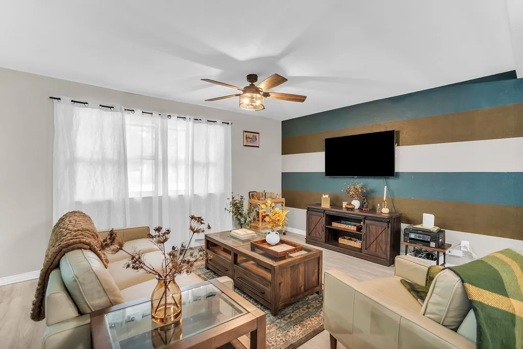 Single Family Residence For Rent in Dallas County , 2416 Summer Place Drive, Irving, Texas 75062, 3 Bedroom, 2 Bathroom, 2 Garage spaces, 1,796 Sqft, built in 1964, mls#21381389, Real Estate Agent in Irving, Homes For Rent in Dallas county, Homes For Rent in Irving, Realtor in Irving Texas, Real Estate Brokerage Independent Realty Texas, Luminita Cordes Realtor