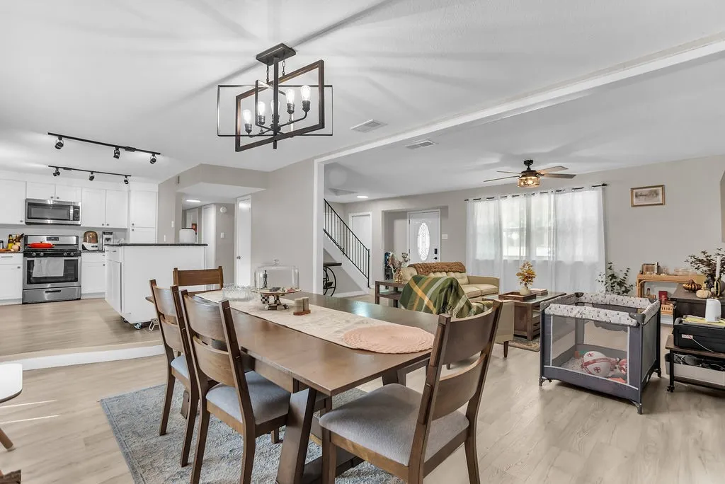 Single Family Residence For Rent in Dallas County , 2416 Summer Place Drive, Irving, Texas 75062, 3 Bedroom, 2 Bathroom, 2 Garage spaces, 1,796 Sqft, built in 1964, mls#21381389, Real Estate Agent in Irving, Homes For Rent in Dallas county, Homes For Rent in Irving, Realtor in Irving Texas, Real Estate Brokerage Independent Realty Texas, Luminita Cordes Realtor