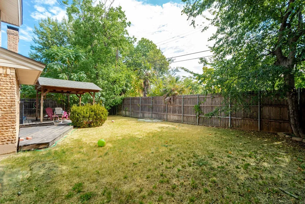 Single Family Residence For Rent in Dallas County , 2416 Summer Place Drive, Irving, Texas 75062, 3 Bedroom, 2 Bathroom, 2 Garage spaces, 1,796 Sqft, built in 1964, mls#21381389, Real Estate Agent in Irving, Homes For Rent in Dallas county, Homes For Rent in Irving, Realtor in Irving Texas, Real Estate Brokerage Independent Realty Texas, Luminita Cordes Realtor