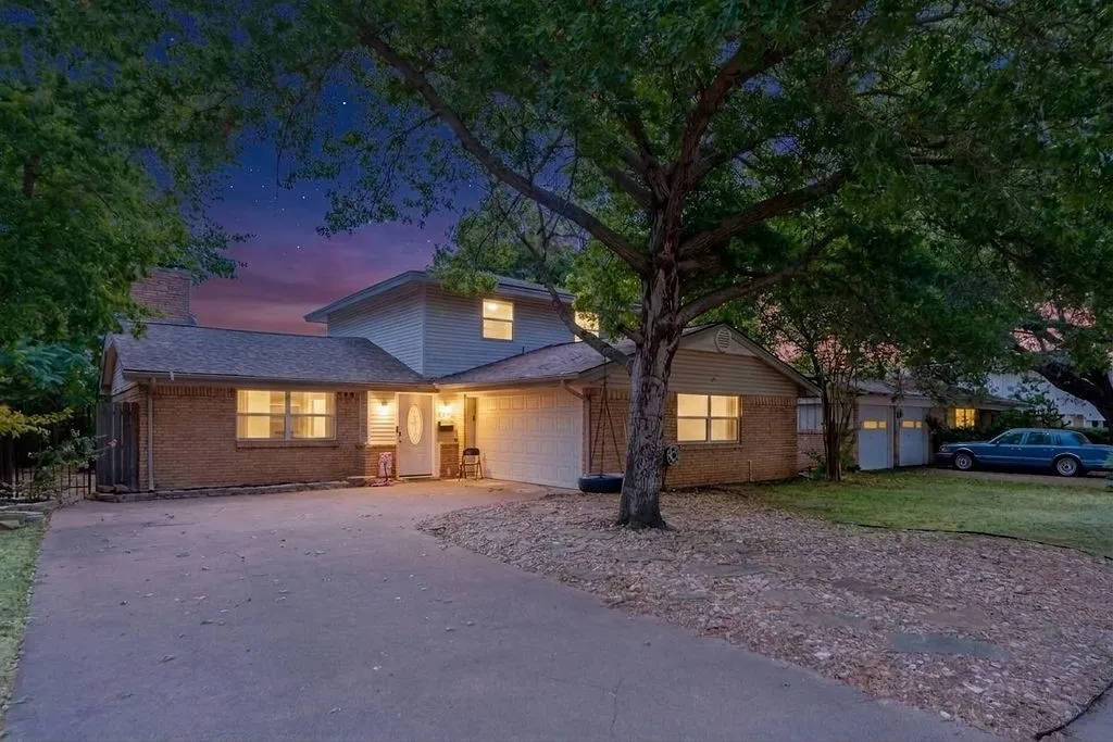 Single Family Residence For Rent in Dallas County , 2416 Summer Place Drive, Irving, Texas 75062, 3 Bedroom, 2 Bathroom, 2 Garage spaces, 1,796 Sqft, built in 1964, mls#21381389, Real Estate Agent in Irving, Homes For Rent in Dallas county, Homes For Rent in Irving, Realtor in Irving Texas, Real Estate Brokerage Independent Realty Texas, Luminita Cordes Realtor
