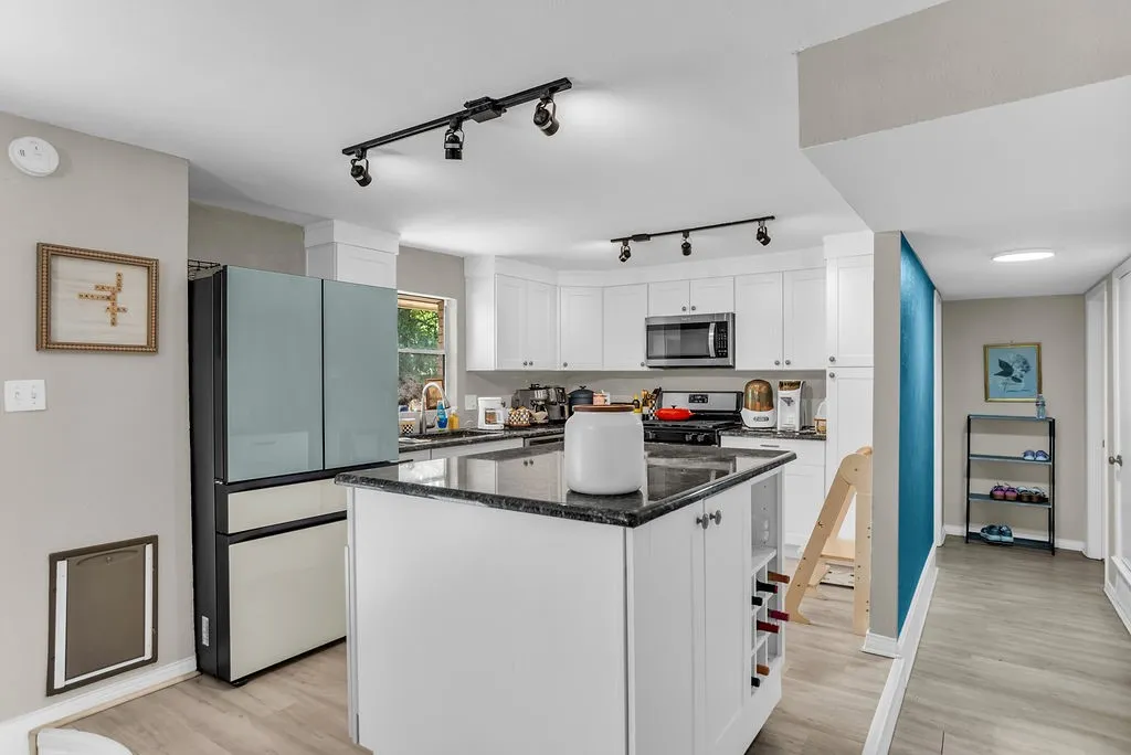 Single Family Residence For Rent in Dallas County , 2416 Summer Place Drive, Irving, Texas 75062, 3 Bedroom, 2 Bathroom, 2 Garage spaces, 1,796 Sqft, built in 1964, mls#21381389, Real Estate Agent in Irving, Homes For Rent in Dallas county, Homes For Rent in Irving, Realtor in Irving Texas, Real Estate Brokerage Independent Realty Texas, Luminita Cordes Realtor