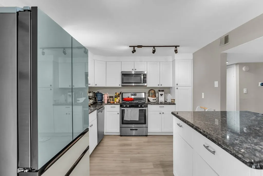 Single Family Residence For Rent in Dallas County , 2416 Summer Place Drive, Irving, Texas 75062, 3 Bedroom, 2 Bathroom, 2 Garage spaces, 1,796 Sqft, built in 1964, mls#21381389, Real Estate Agent in Irving, Homes For Rent in Dallas county, Homes For Rent in Irving, Realtor in Irving Texas, Real Estate Brokerage Independent Realty Texas, Luminita Cordes Realtor