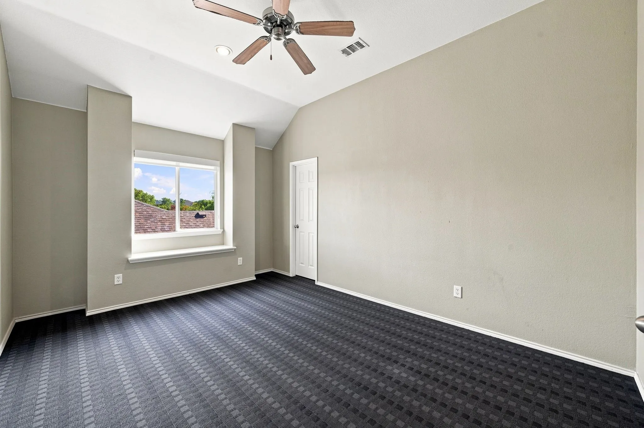 Single Family Residence For Sale in Tarrant County , 8125 Geranium Lane, Fort Worth, Texas 76123, 4 Bedroom, 4 Bathroom, 2 Garage spaces, 3,250 Sqft, built in 2004, mls#21380838, Real Estate Agent in Fort Worth, Homes For Sale in Tarrant county, Homes For Sale in Fort Worth, Realtor in Fort Worth Texas, Real Estate Brokerage Independent Realty Texas, Luminita Cordes Realtor