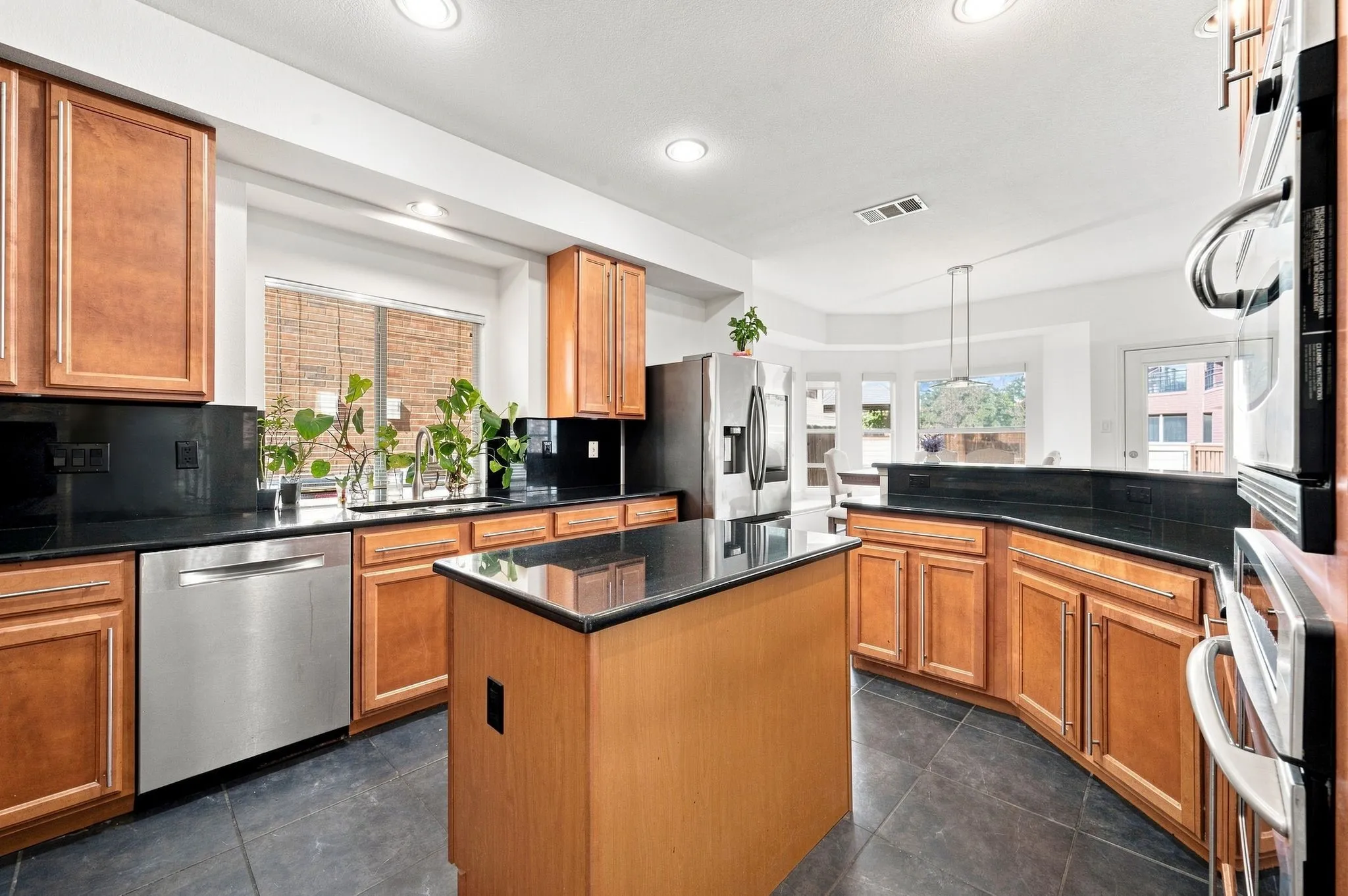Single Family Residence For Sale in Tarrant County , 8125 Geranium Lane, Fort Worth, Texas 76123, 4 Bedroom, 4 Bathroom, 2 Garage spaces, 3,250 Sqft, built in 2004, mls#21380838, Real Estate Agent in Fort Worth, Homes For Sale in Tarrant county, Homes For Sale in Fort Worth, Realtor in Fort Worth Texas, Real Estate Brokerage Independent Realty Texas, Luminita Cordes Realtor