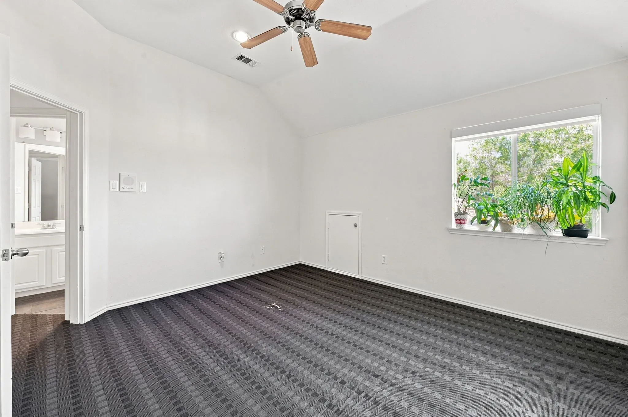Single Family Residence For Sale in Tarrant County , 8125 Geranium Lane, Fort Worth, Texas 76123, 4 Bedroom, 4 Bathroom, 2 Garage spaces, 3,250 Sqft, built in 2004, mls#21380838, Real Estate Agent in Fort Worth, Homes For Sale in Tarrant county, Homes For Sale in Fort Worth, Realtor in Fort Worth Texas, Real Estate Brokerage Independent Realty Texas, Luminita Cordes Realtor