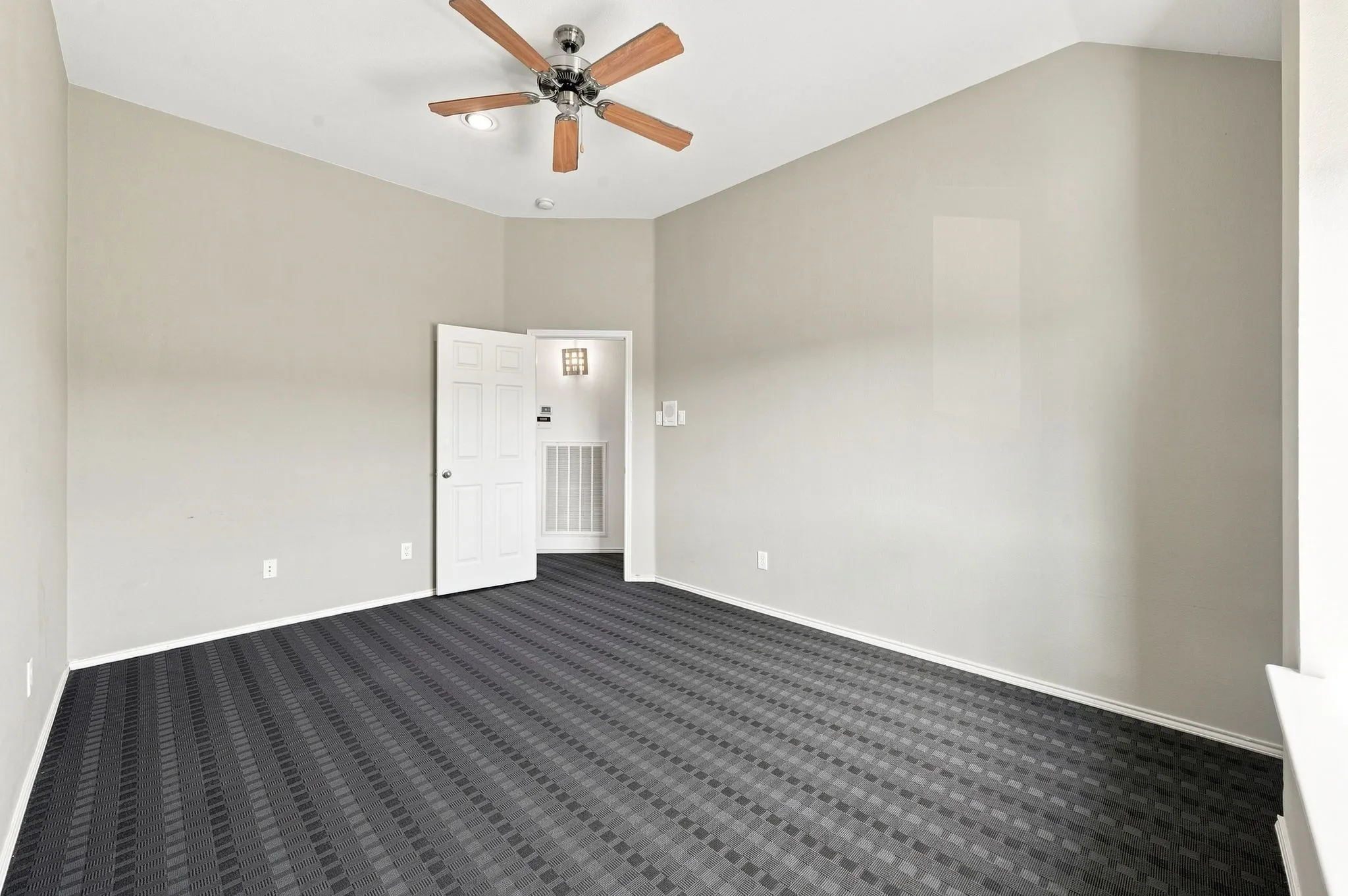 Single Family Residence For Sale in Tarrant County , 8125 Geranium Lane, Fort Worth, Texas 76123, 4 Bedroom, 4 Bathroom, 2 Garage spaces, 3,250 Sqft, built in 2004, mls#21380838, Real Estate Agent in Fort Worth, Homes For Sale in Tarrant county, Homes For Sale in Fort Worth, Realtor in Fort Worth Texas, Real Estate Brokerage Independent Realty Texas, Luminita Cordes Realtor