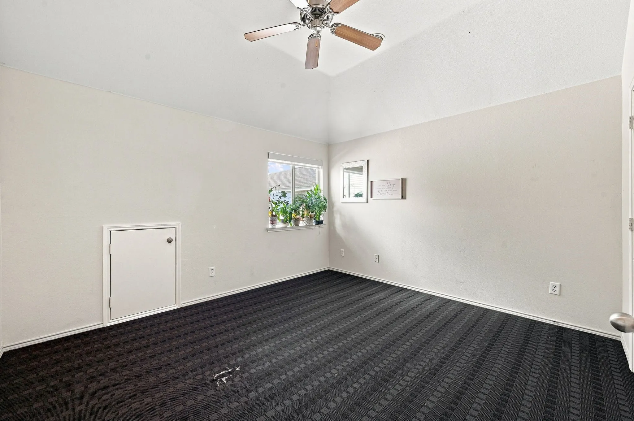 Single Family Residence For Sale in Tarrant County , 8125 Geranium Lane, Fort Worth, Texas 76123, 4 Bedroom, 4 Bathroom, 2 Garage spaces, 3,250 Sqft, built in 2004, mls#21380838, Real Estate Agent in Fort Worth, Homes For Sale in Tarrant county, Homes For Sale in Fort Worth, Realtor in Fort Worth Texas, Real Estate Brokerage Independent Realty Texas, Luminita Cordes Realtor