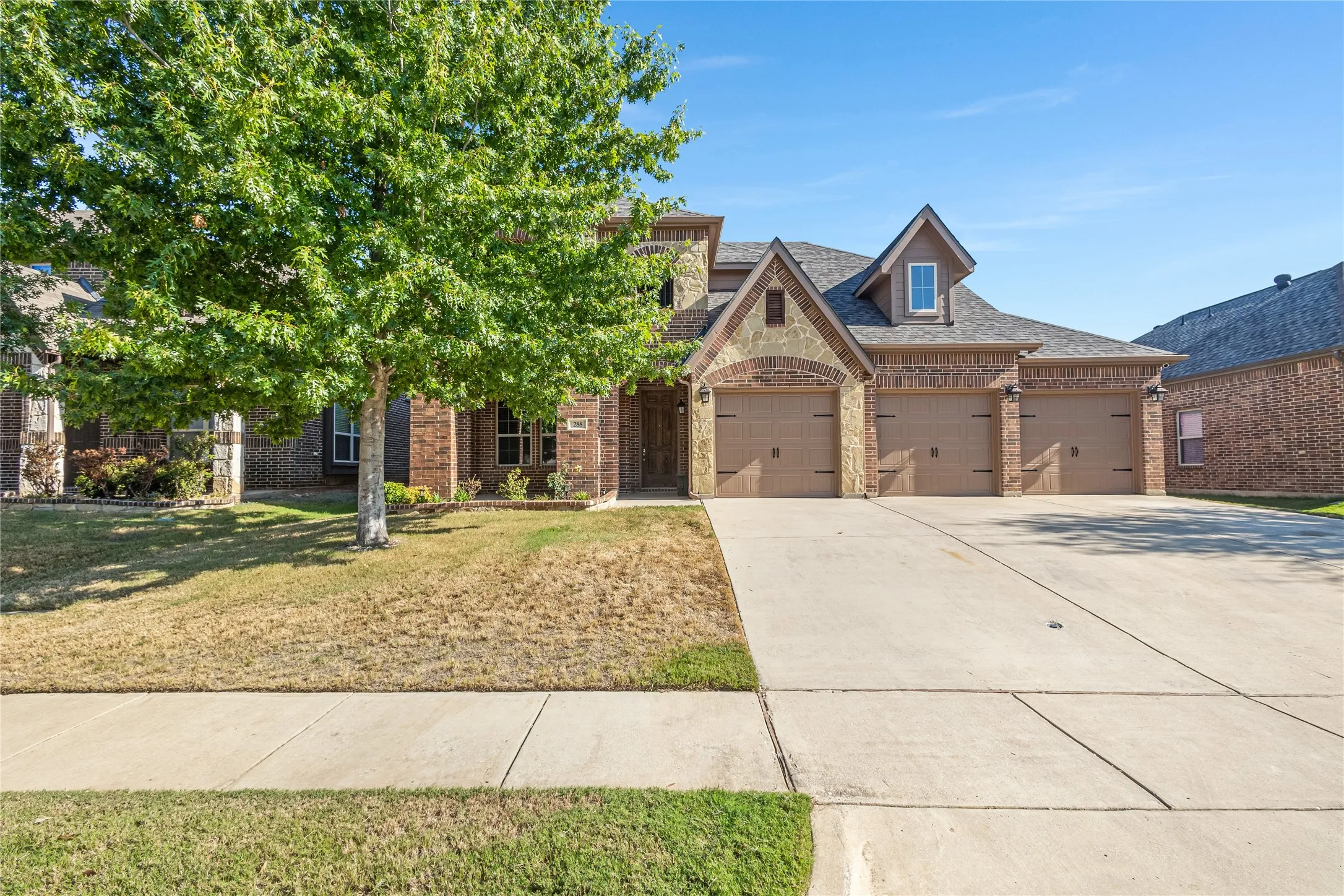 Single Family Residence For Sale in Denton County , 288 Hilltop Drive, Justin, Texas 76247, 4 Bedroom, 3 Bathroom, 3 Garage spaces, 2,829 Sqft, built in 2017, mls#21381131, Real Estate Agent in Justin, Homes For Sale in Denton county, Homes For Sale in Justin, Realtor in Justin Texas, Real Estate Brokerage Independent Realty Texas, Luminita Cordes Realtor