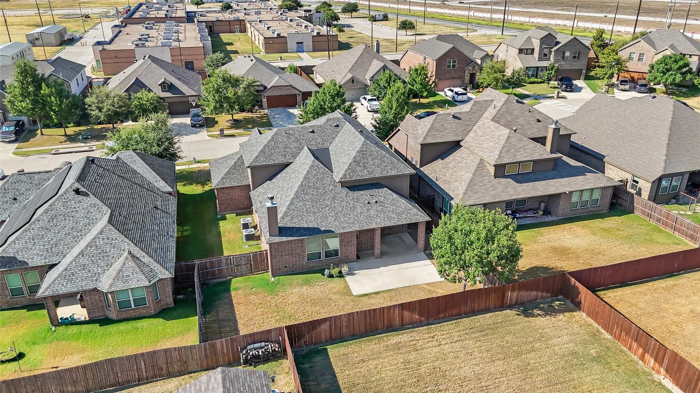 Single Family Residence For Sale in Denton County , 288 Hilltop Drive, Justin, Texas 76247, 4 Bedroom, 3 Bathroom, 3 Garage spaces, 2,829 Sqft, built in 2017, mls#21381131, Real Estate Agent in Justin, Homes For Sale in Denton county, Homes For Sale in Justin, Realtor in Justin Texas, Real Estate Brokerage Independent Realty Texas, Luminita Cordes Realtor