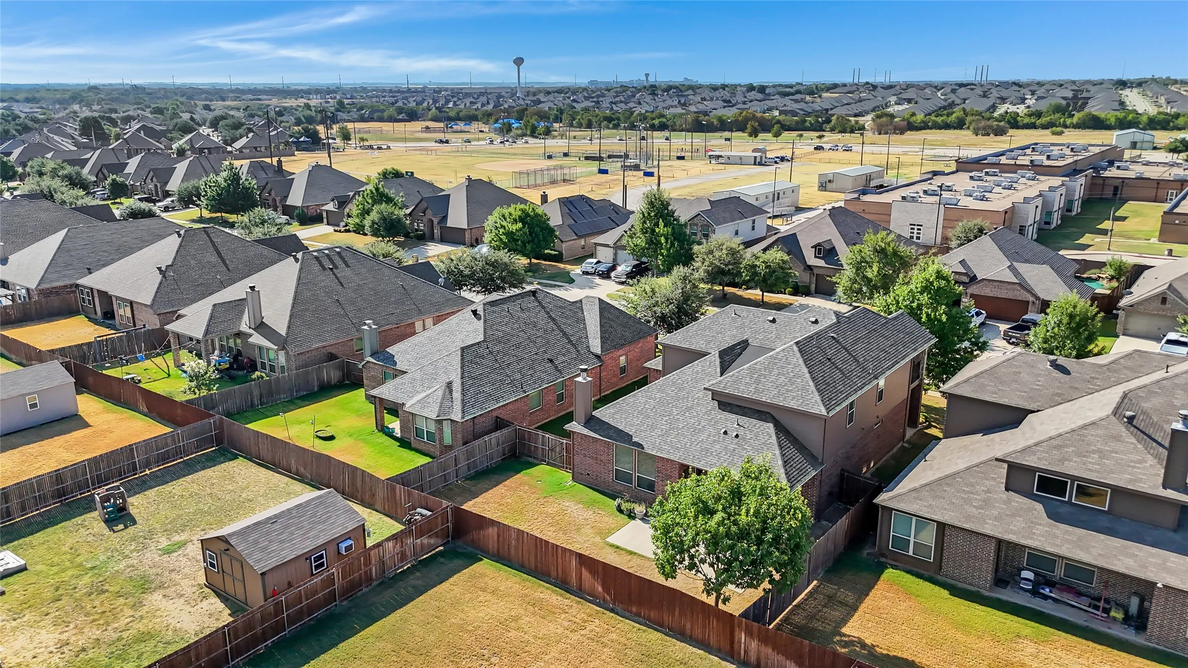 Single Family Residence For Sale in Denton County , 288 Hilltop Drive, Justin, Texas 76247, 4 Bedroom, 3 Bathroom, 3 Garage spaces, 2,829 Sqft, built in 2017, mls#21381131, Real Estate Agent in Justin, Homes For Sale in Denton county, Homes For Sale in Justin, Realtor in Justin Texas, Real Estate Brokerage Independent Realty Texas, Luminita Cordes Realtor
