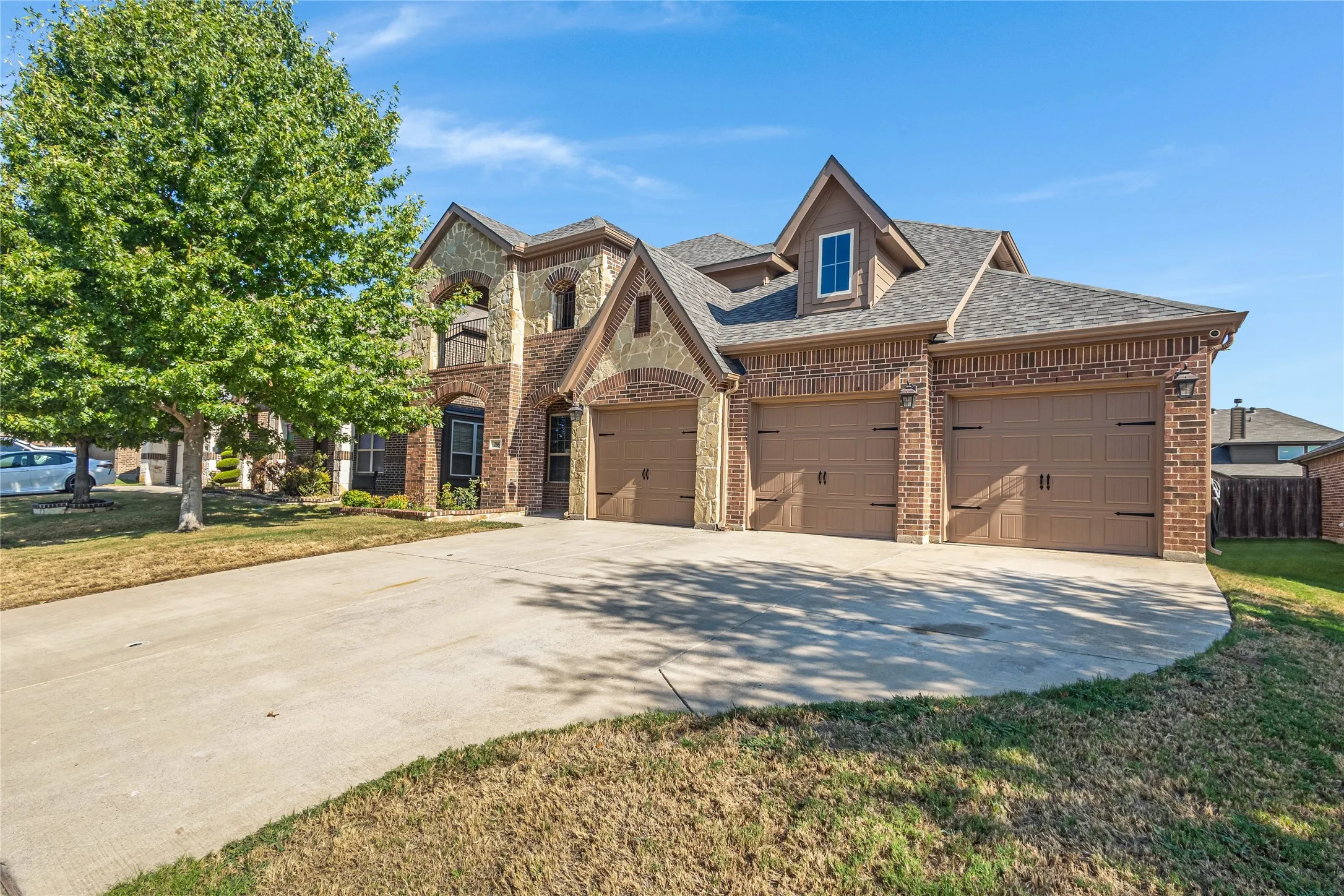 Single Family Residence For Sale in Denton County , 288 Hilltop Drive, Justin, Texas 76247, 4 Bedroom, 3 Bathroom, 3 Garage spaces, 2,829 Sqft, built in 2017, mls#21381131, Real Estate Agent in Justin, Homes For Sale in Denton county, Homes For Sale in Justin, Realtor in Justin Texas, Real Estate Brokerage Independent Realty Texas, Luminita Cordes Realtor
