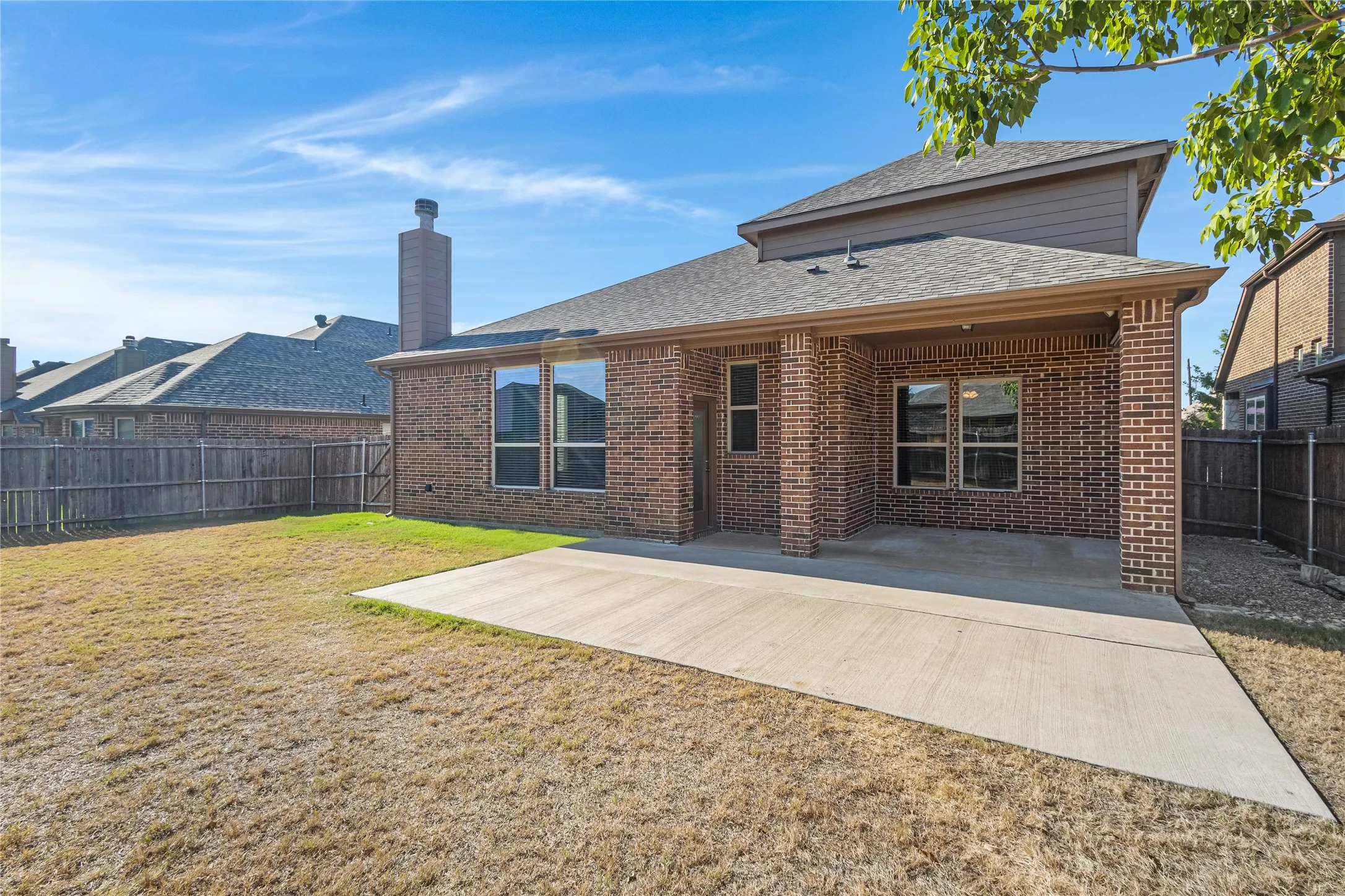 Single Family Residence For Sale in Denton County , 288 Hilltop Drive, Justin, Texas 76247, 4 Bedroom, 3 Bathroom, 3 Garage spaces, 2,829 Sqft, built in 2017, mls#21381131, Real Estate Agent in Justin, Homes For Sale in Denton county, Homes For Sale in Justin, Realtor in Justin Texas, Real Estate Brokerage Independent Realty Texas, Luminita Cordes Realtor
