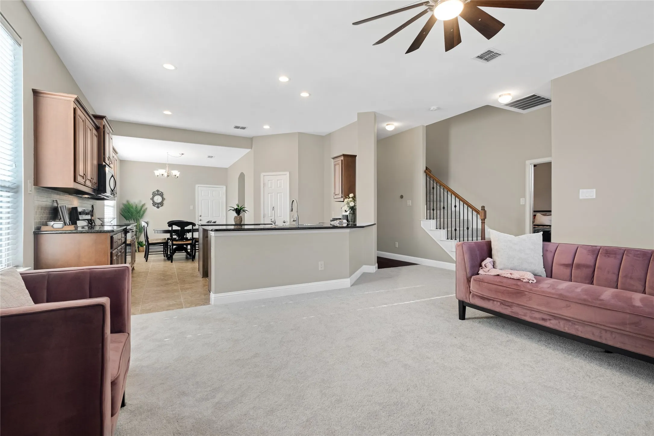 Single Family Residence For Sale in Denton County , 288 Hilltop Drive, Justin, Texas 76247, 4 Bedroom, 3 Bathroom, 3 Garage spaces, 2,829 Sqft, built in 2017, mls#21381131, Real Estate Agent in Justin, Homes For Sale in Denton county, Homes For Sale in Justin, Realtor in Justin Texas, Real Estate Brokerage Independent Realty Texas, Luminita Cordes Realtor