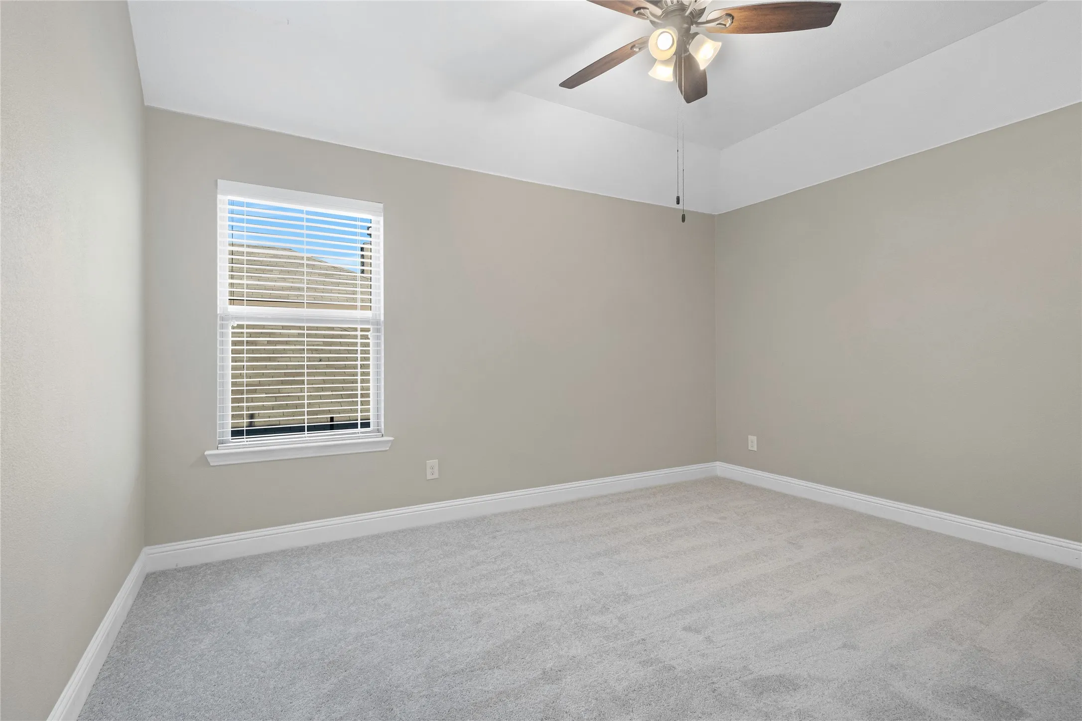 Single Family Residence For Sale in Denton County , 288 Hilltop Drive, Justin, Texas 76247, 4 Bedroom, 3 Bathroom, 3 Garage spaces, 2,829 Sqft, built in 2017, mls#21381131, Real Estate Agent in Justin, Homes For Sale in Denton county, Homes For Sale in Justin, Realtor in Justin Texas, Real Estate Brokerage Independent Realty Texas, Luminita Cordes Realtor