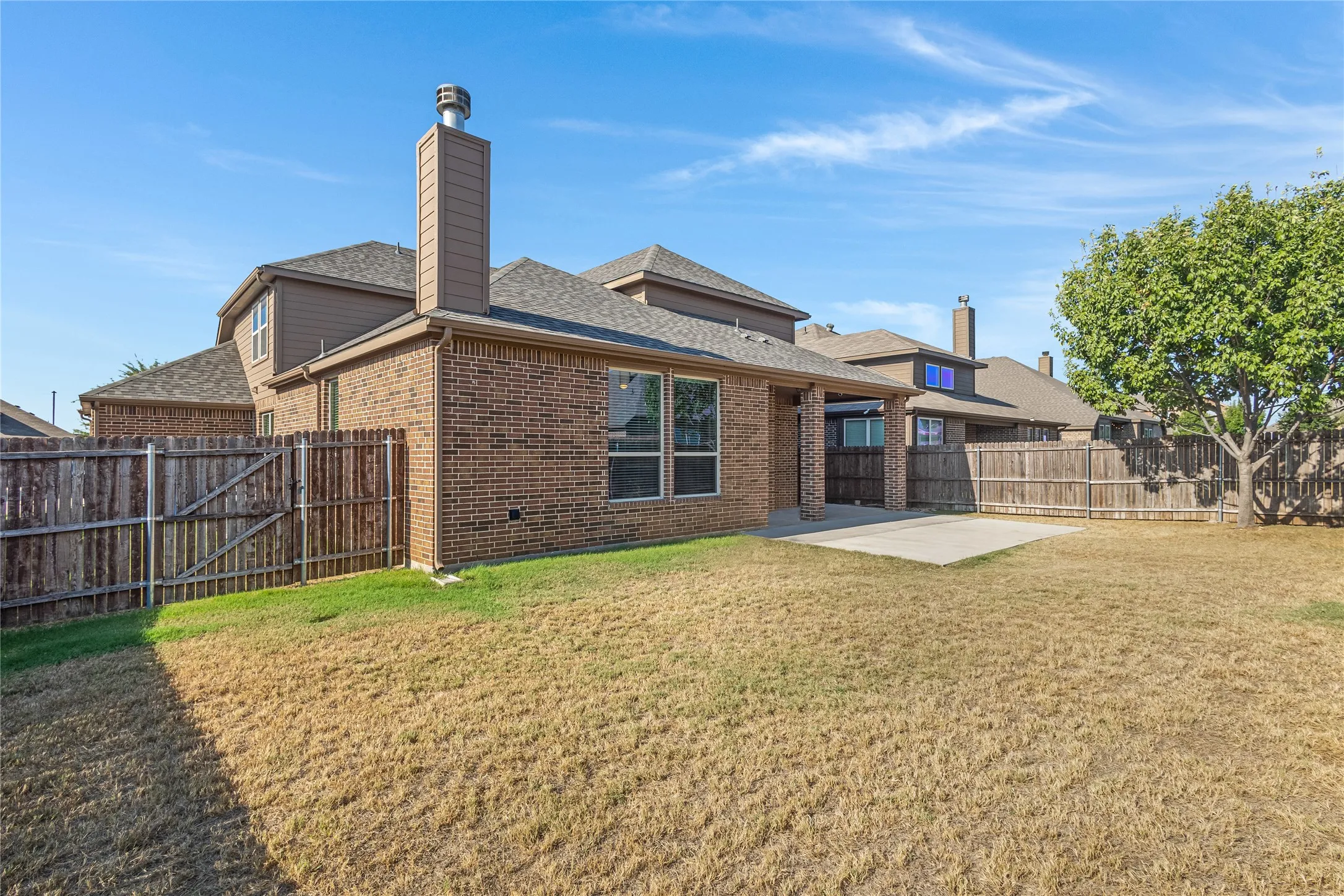 Single Family Residence For Sale in Denton County , 288 Hilltop Drive, Justin, Texas 76247, 4 Bedroom, 3 Bathroom, 3 Garage spaces, 2,829 Sqft, built in 2017, mls#21381131, Real Estate Agent in Justin, Homes For Sale in Denton county, Homes For Sale in Justin, Realtor in Justin Texas, Real Estate Brokerage Independent Realty Texas, Luminita Cordes Realtor