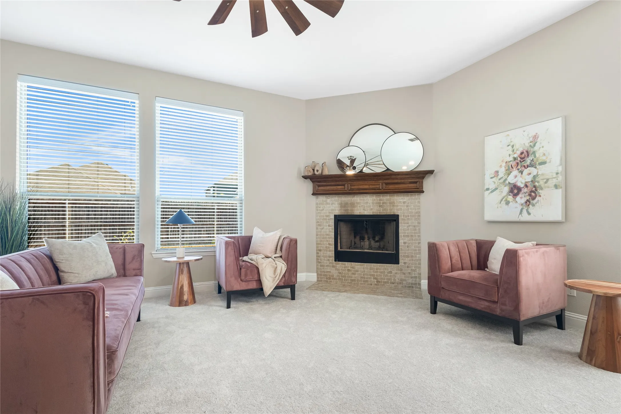 Single Family Residence For Sale in Denton County , 288 Hilltop Drive, Justin, Texas 76247, 4 Bedroom, 3 Bathroom, 3 Garage spaces, 2,829 Sqft, built in 2017, mls#21381131, Real Estate Agent in Justin, Homes For Sale in Denton county, Homes For Sale in Justin, Realtor in Justin Texas, Real Estate Brokerage Independent Realty Texas, Luminita Cordes Realtor
