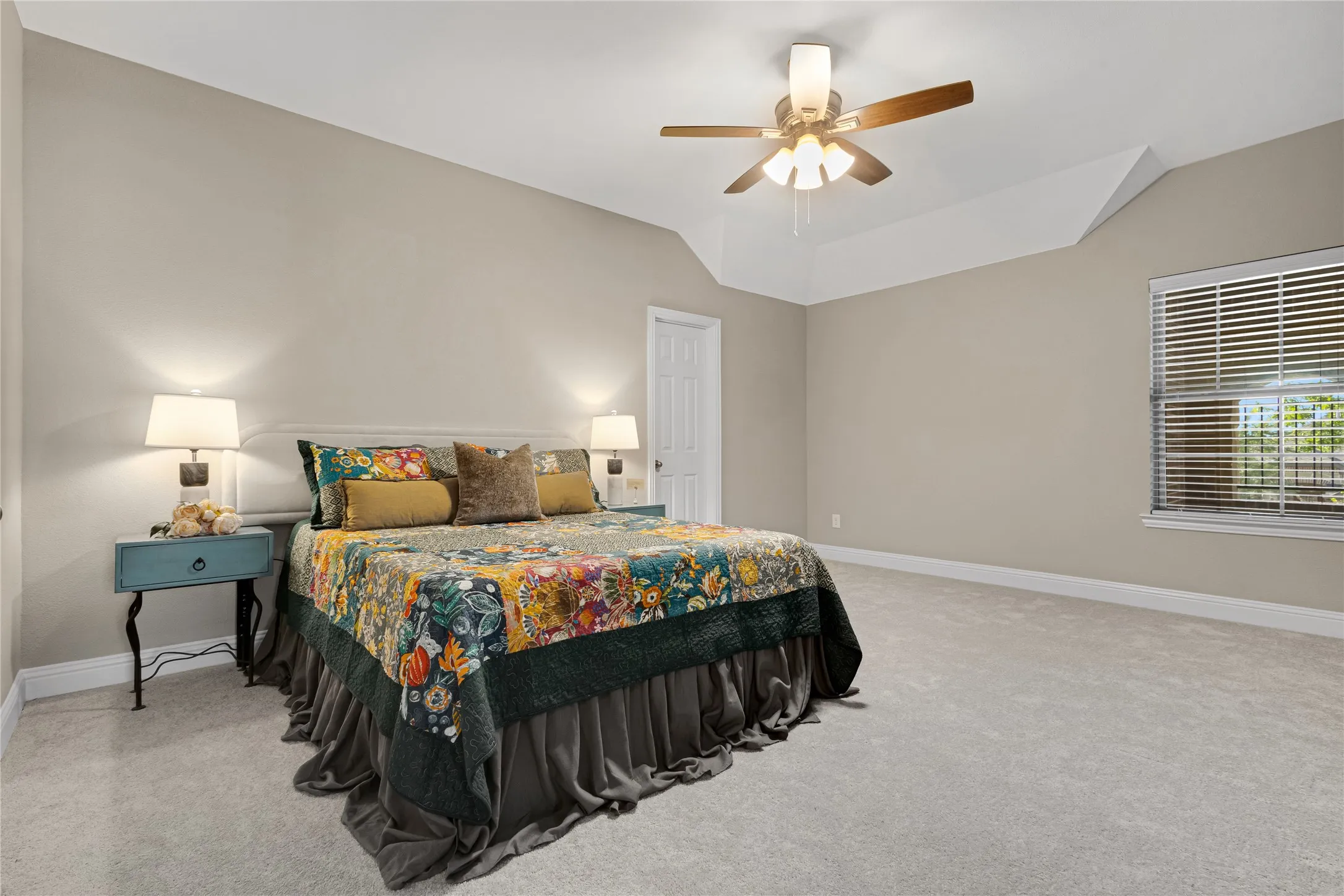 Single Family Residence For Sale in Denton County , 288 Hilltop Drive, Justin, Texas 76247, 4 Bedroom, 3 Bathroom, 3 Garage spaces, 2,829 Sqft, built in 2017, mls#21381131, Real Estate Agent in Justin, Homes For Sale in Denton county, Homes For Sale in Justin, Realtor in Justin Texas, Real Estate Brokerage Independent Realty Texas, Luminita Cordes Realtor