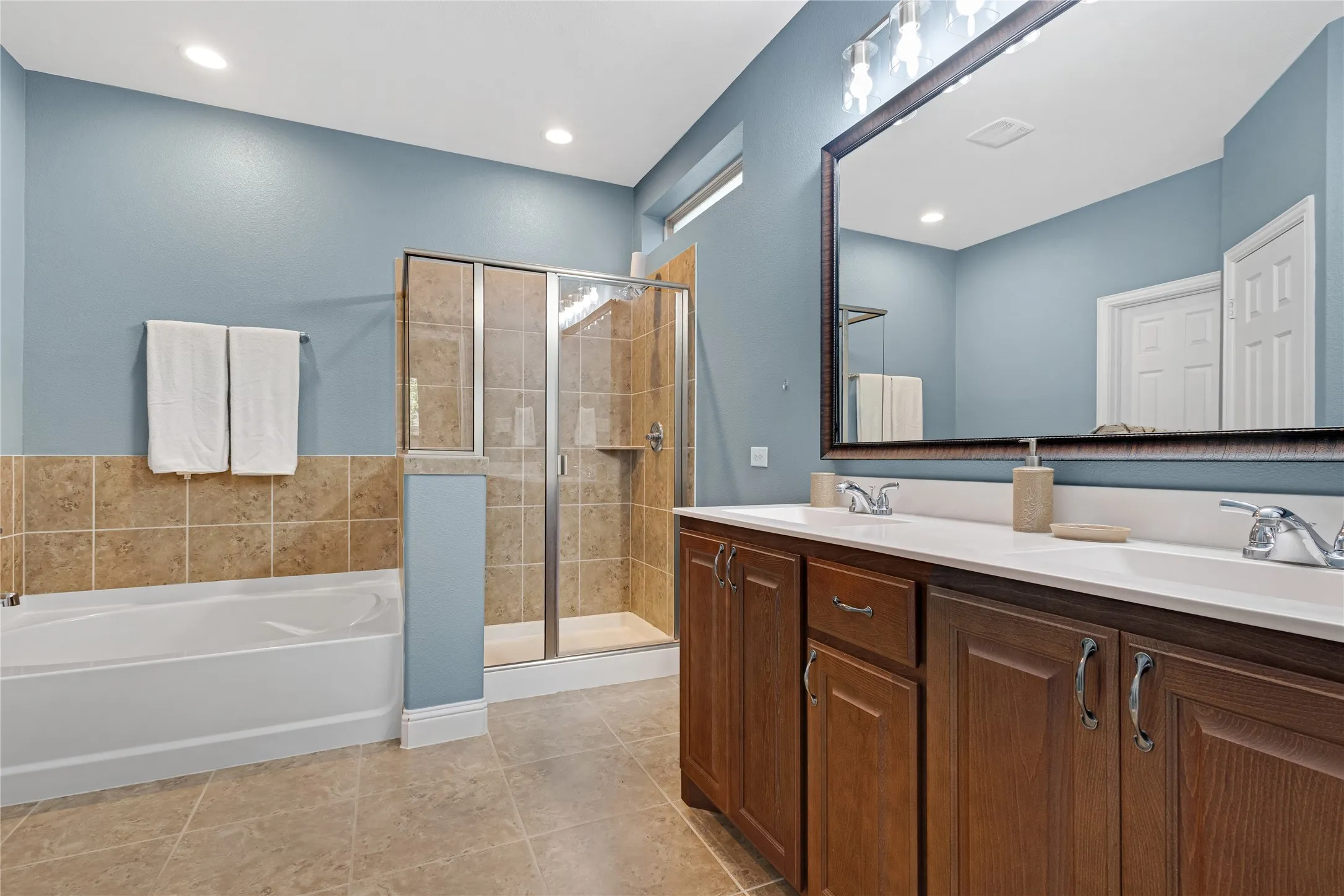 Single Family Residence For Sale in Denton County , 288 Hilltop Drive, Justin, Texas 76247, 4 Bedroom, 3 Bathroom, 3 Garage spaces, 2,829 Sqft, built in 2017, mls#21381131, Real Estate Agent in Justin, Homes For Sale in Denton county, Homes For Sale in Justin, Realtor in Justin Texas, Real Estate Brokerage Independent Realty Texas, Luminita Cordes Realtor